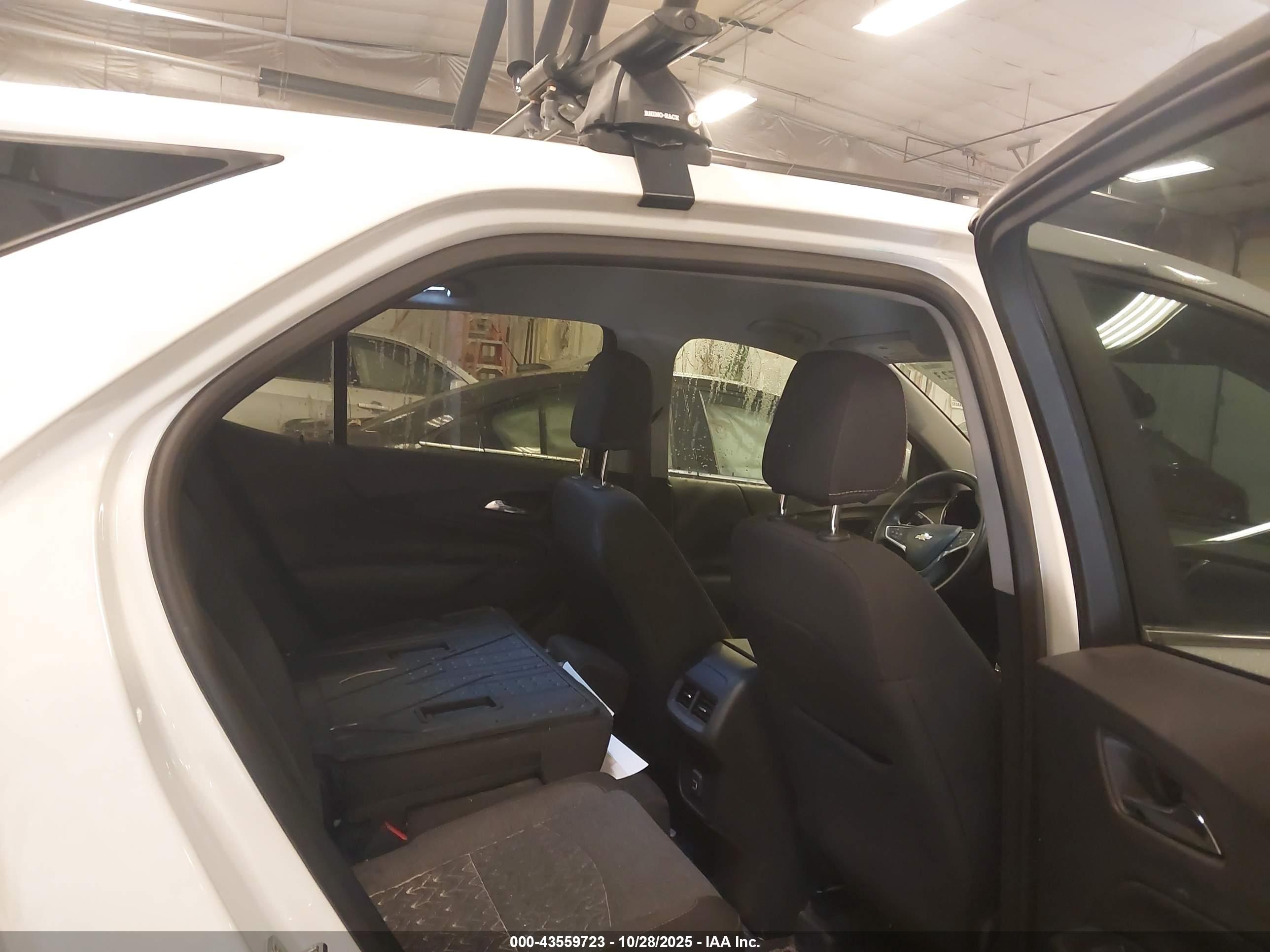 CHEVROLET EQUINOX image 8