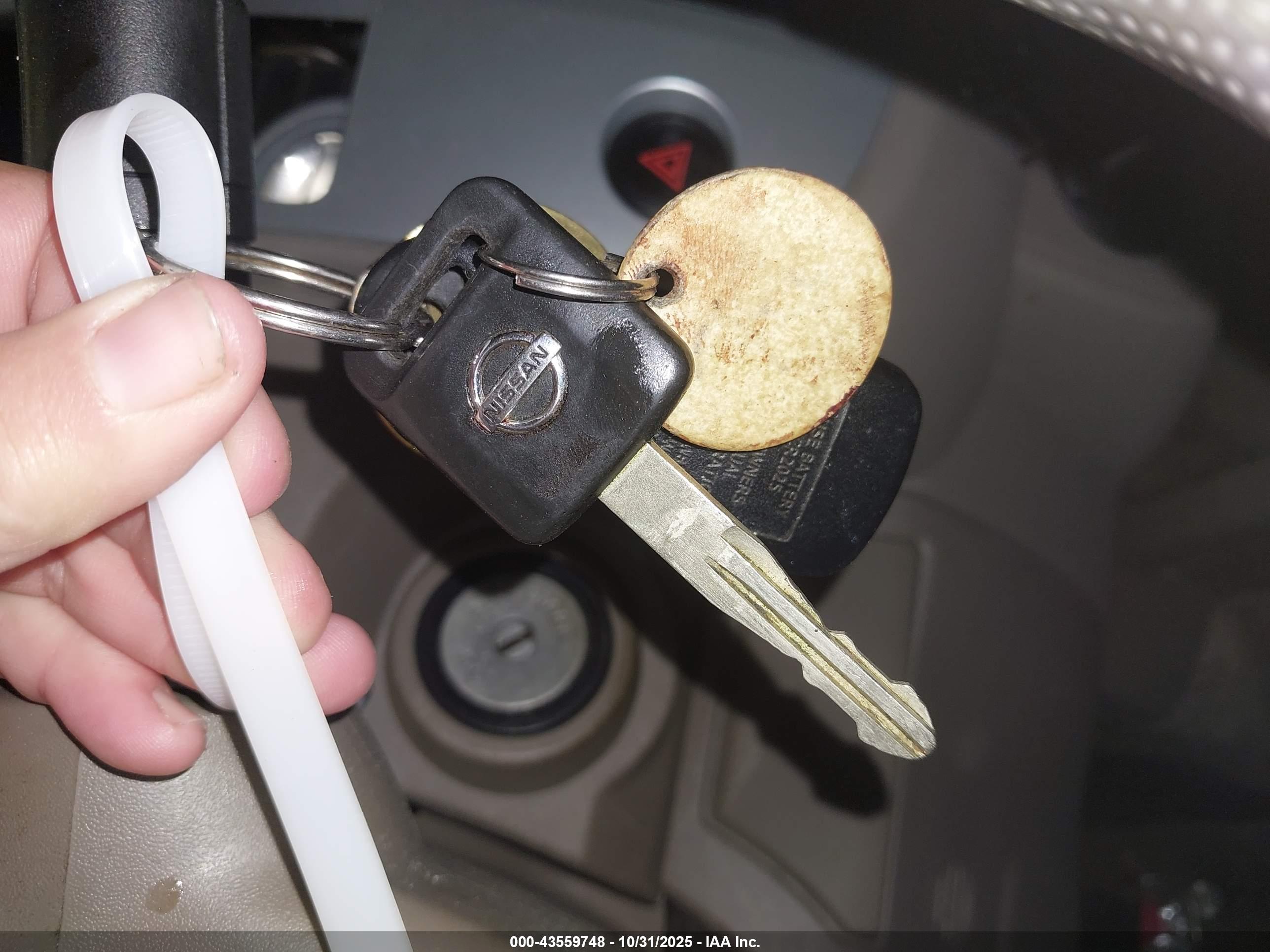 NISSAN FRONTIER image 11