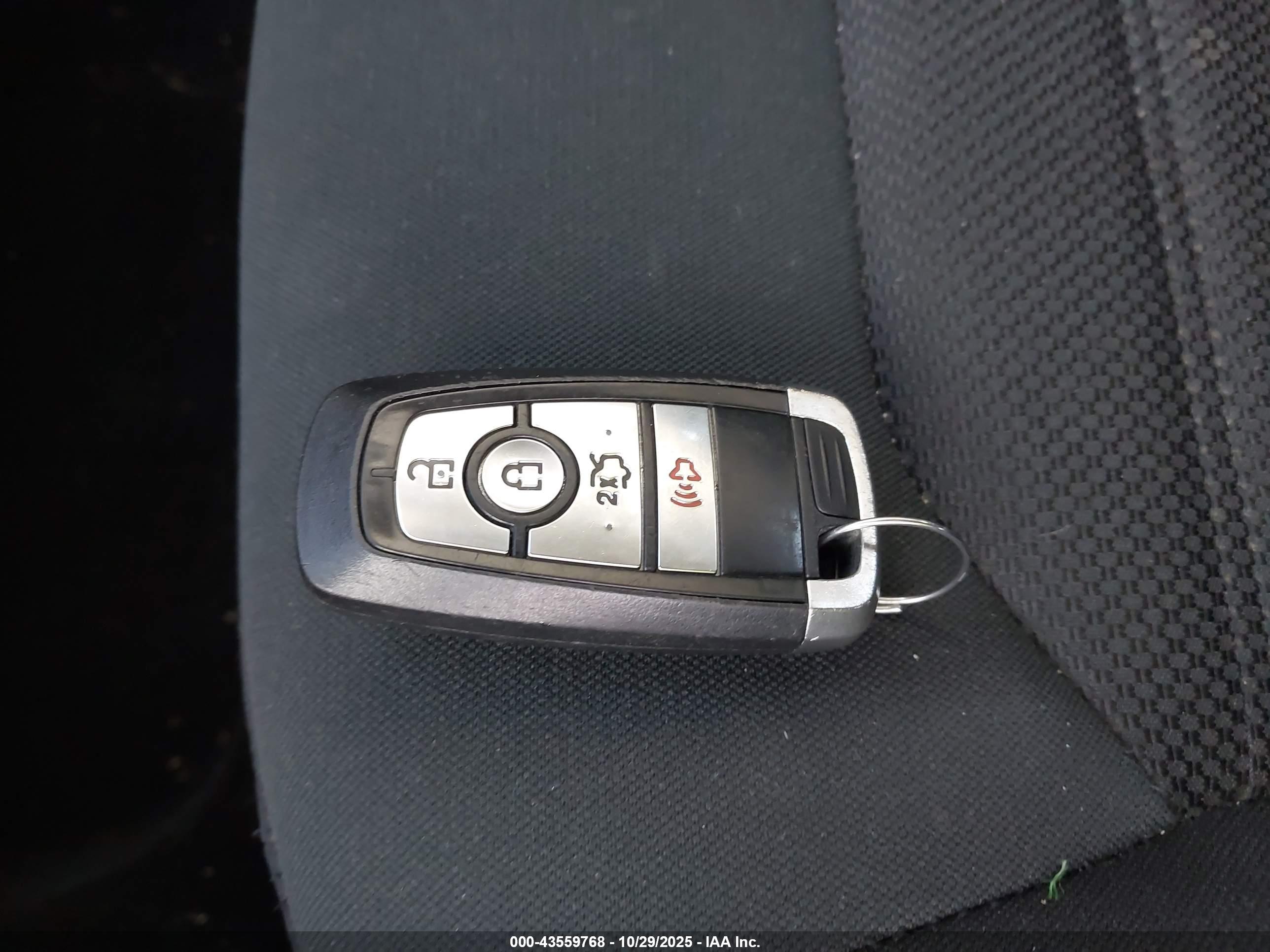 FORD FUSION image 11