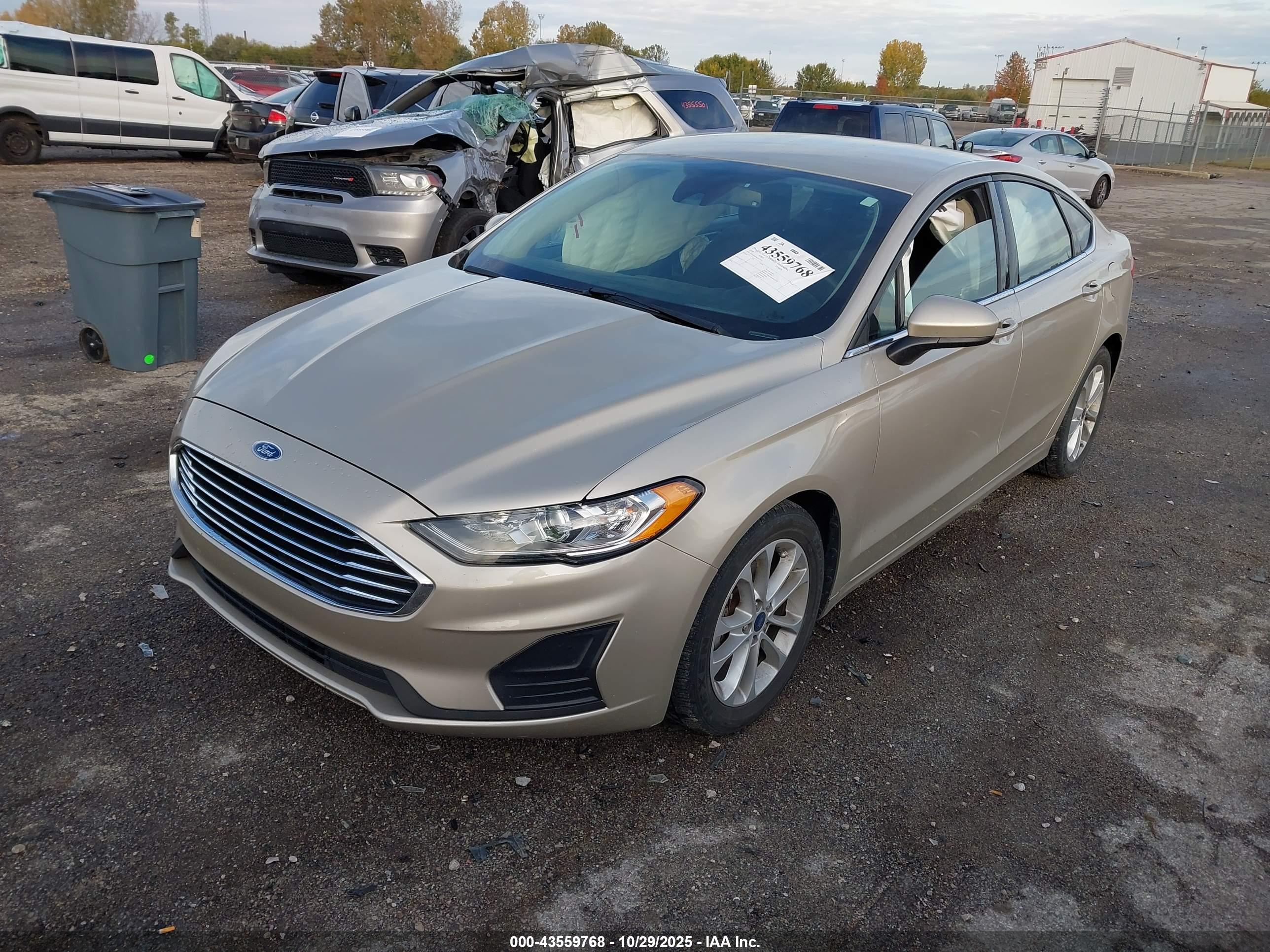 FORD FUSION image 2