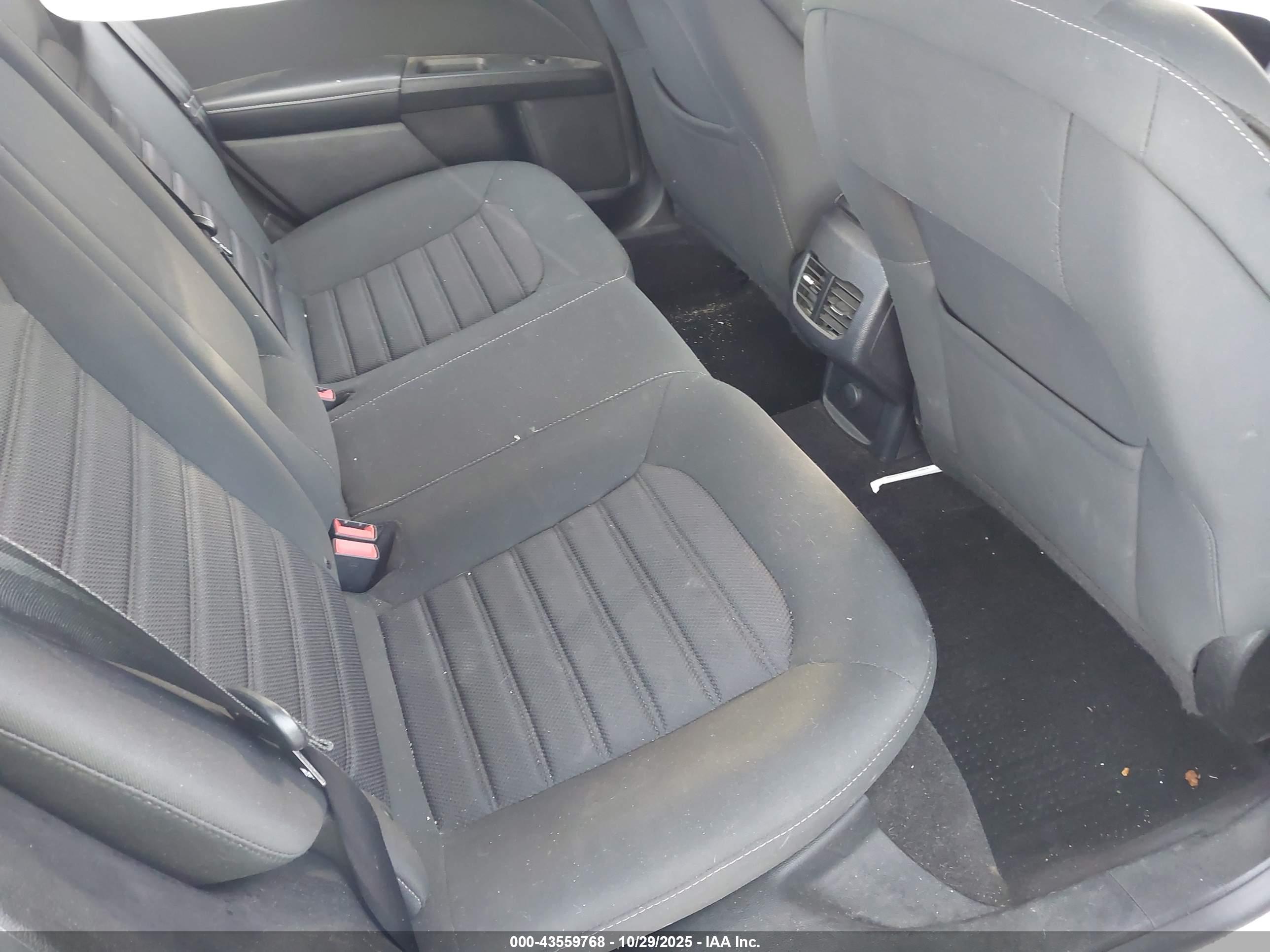 FORD FUSION image 8