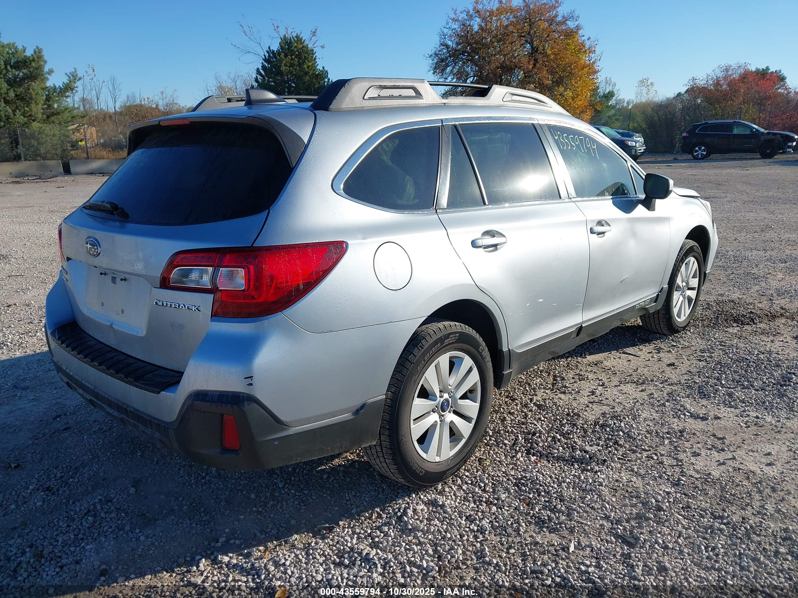 SUBARU OUTBACK image 4