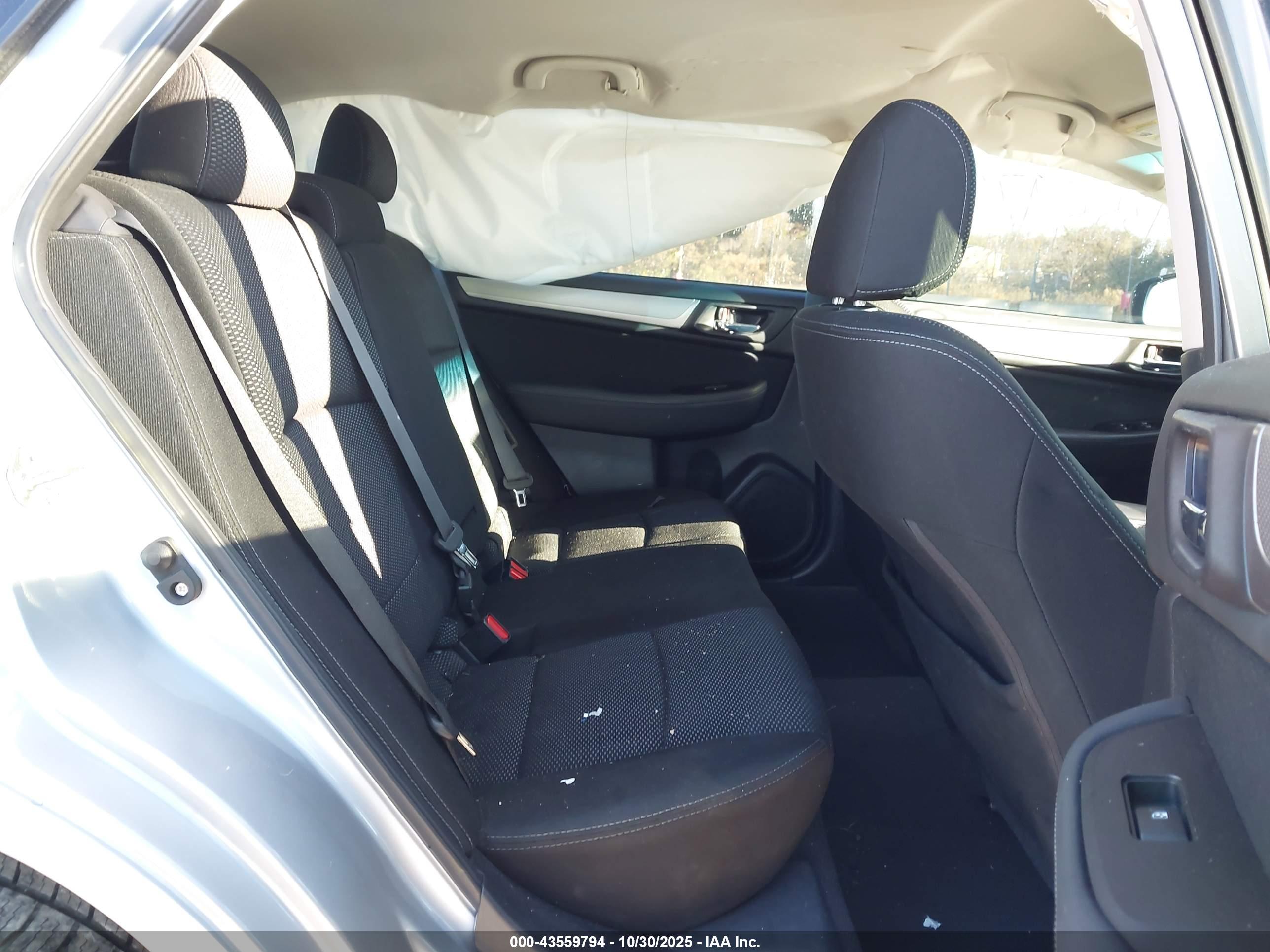 SUBARU OUTBACK image 8