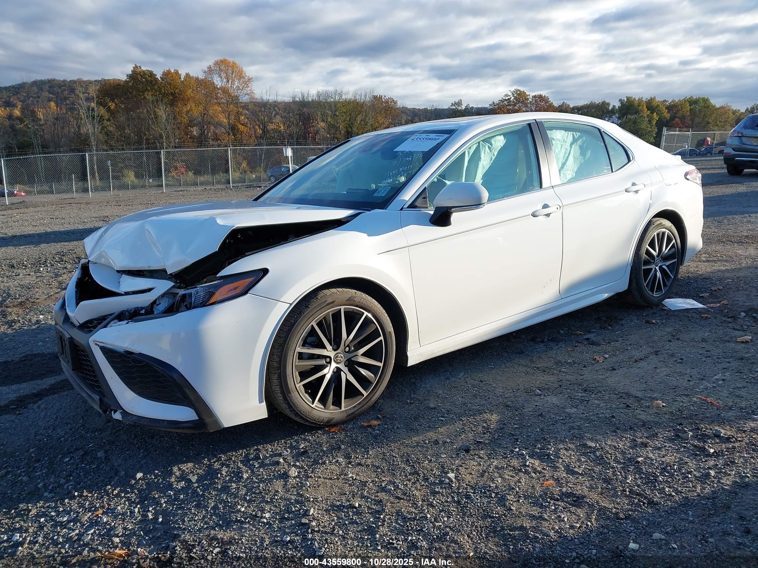 TOYOTA CAMRY image 2