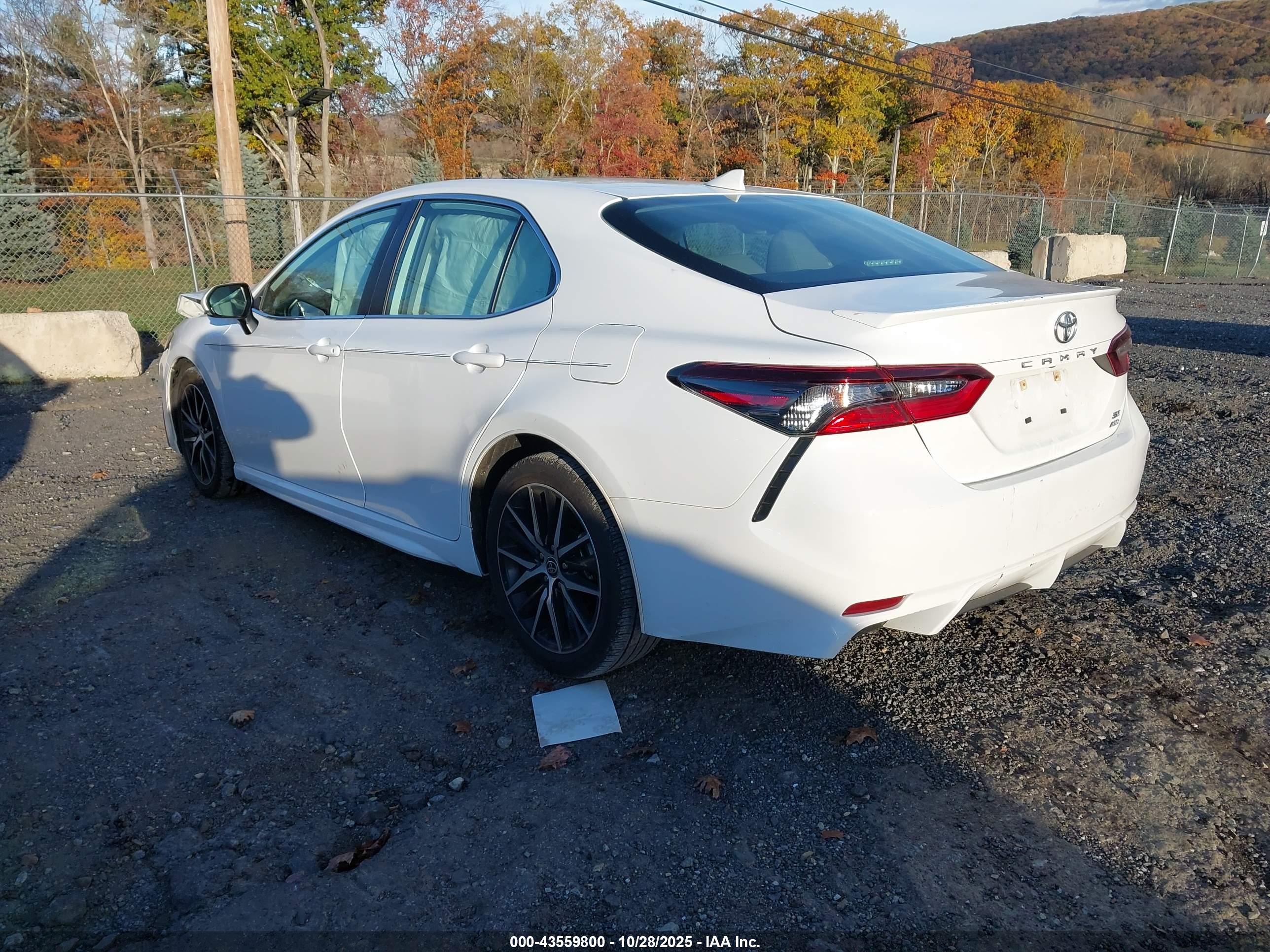 TOYOTA CAMRY image 3