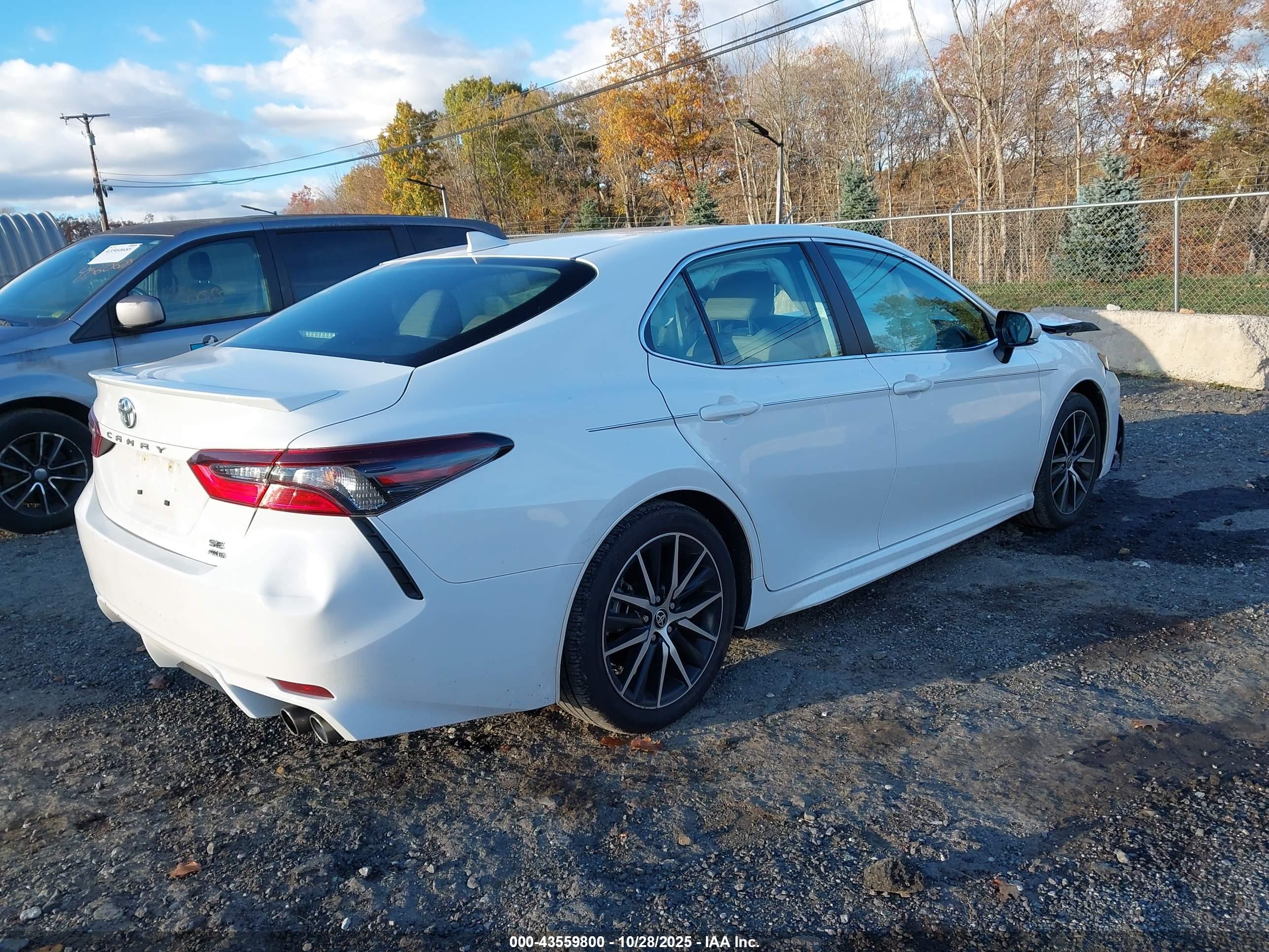TOYOTA CAMRY image 4