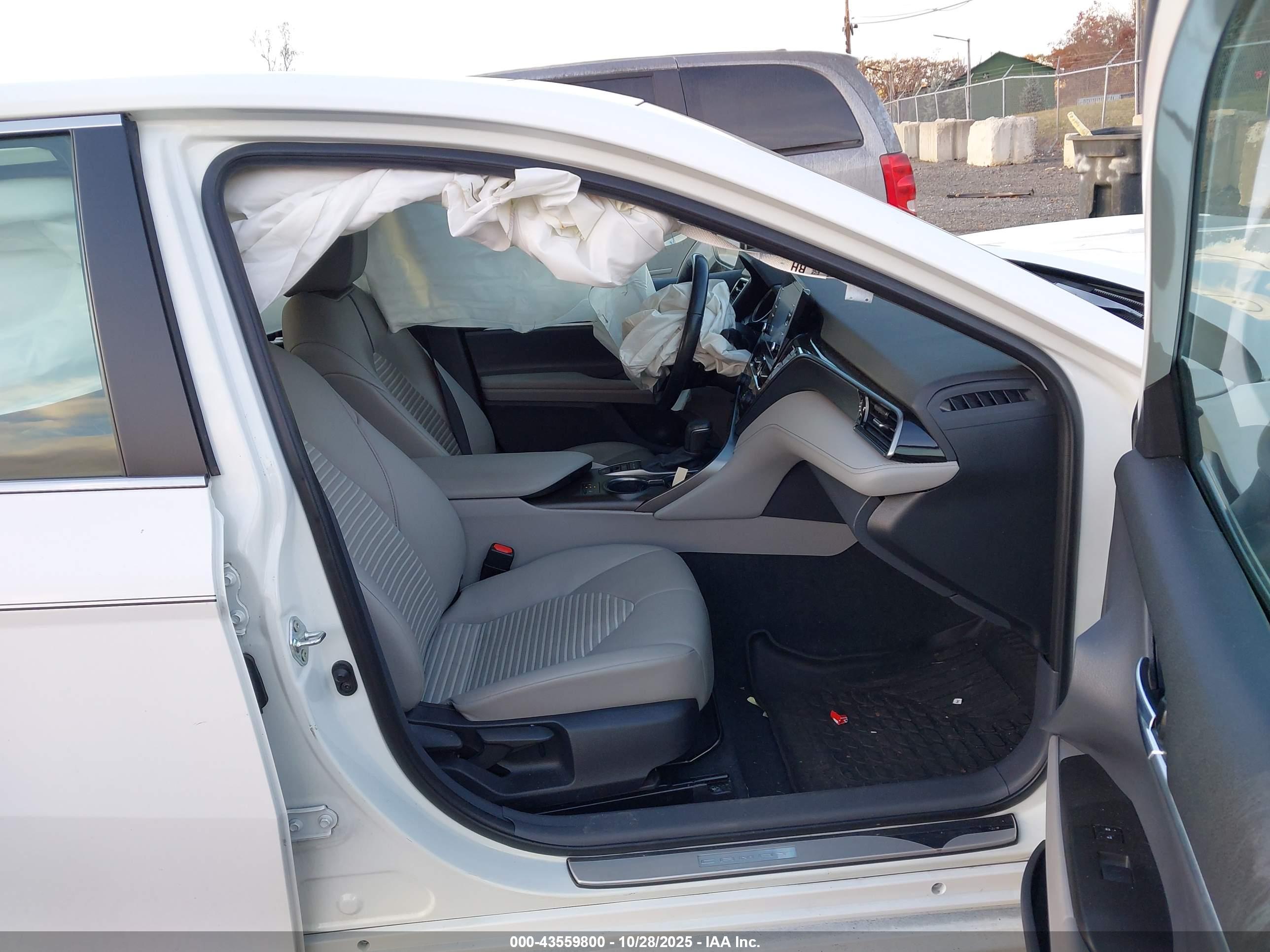 TOYOTA CAMRY image 5