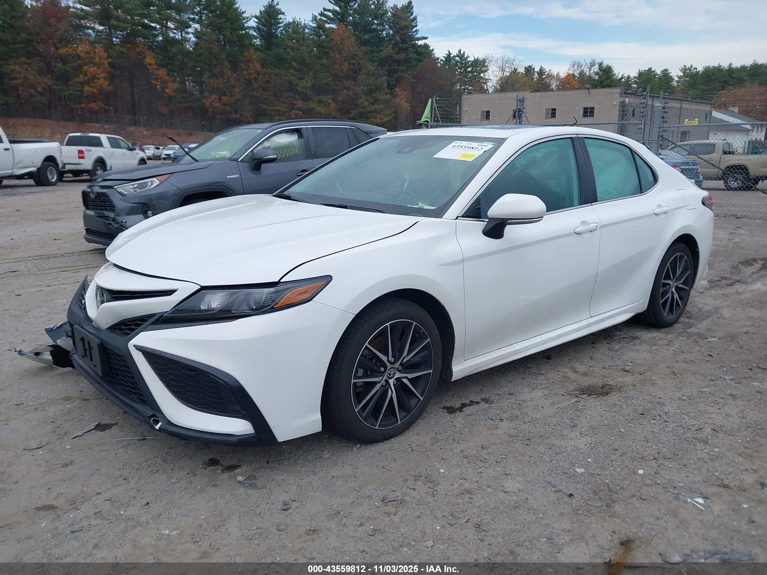 TOYOTA CAMRY image 2