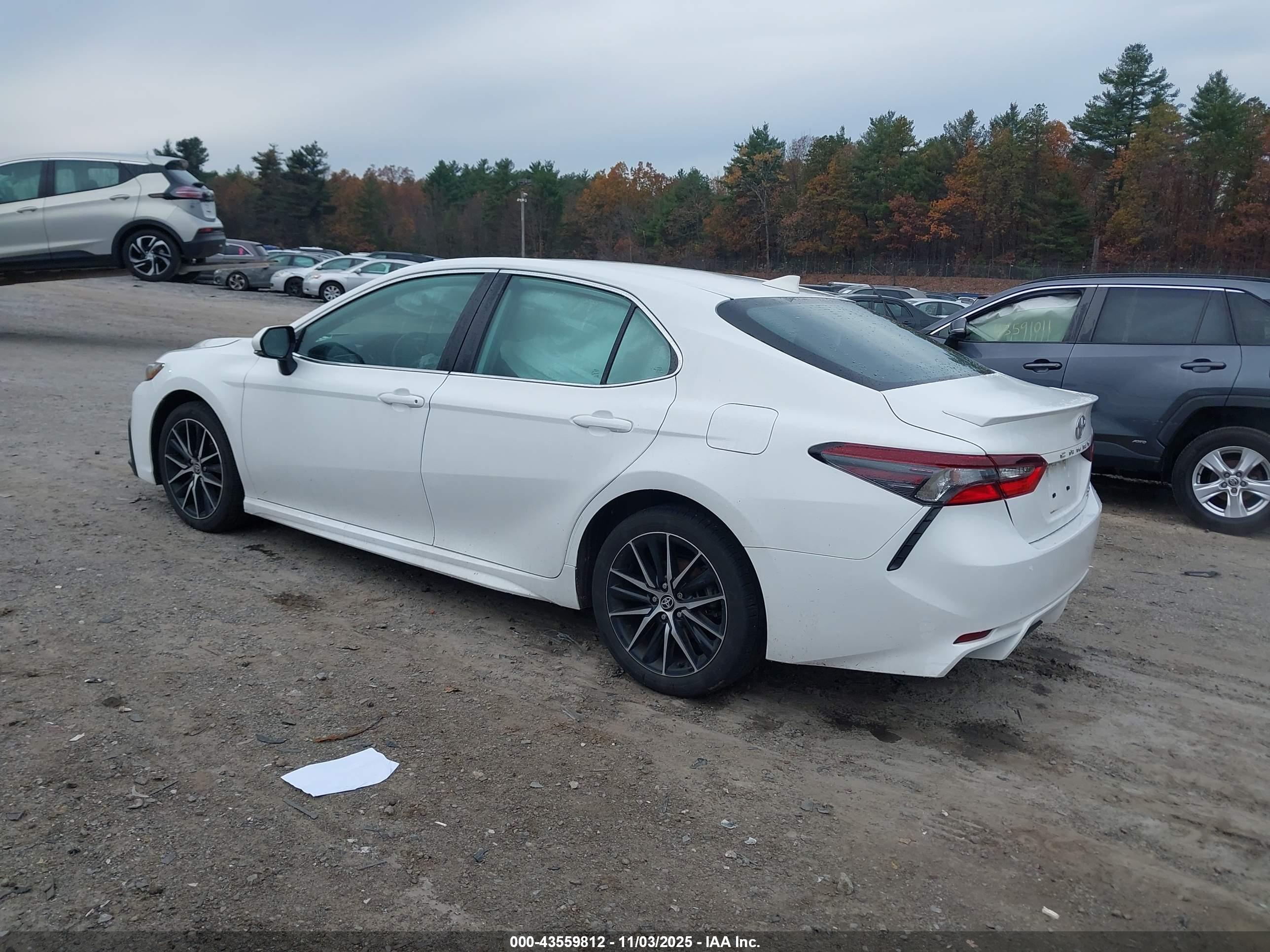TOYOTA CAMRY image 3