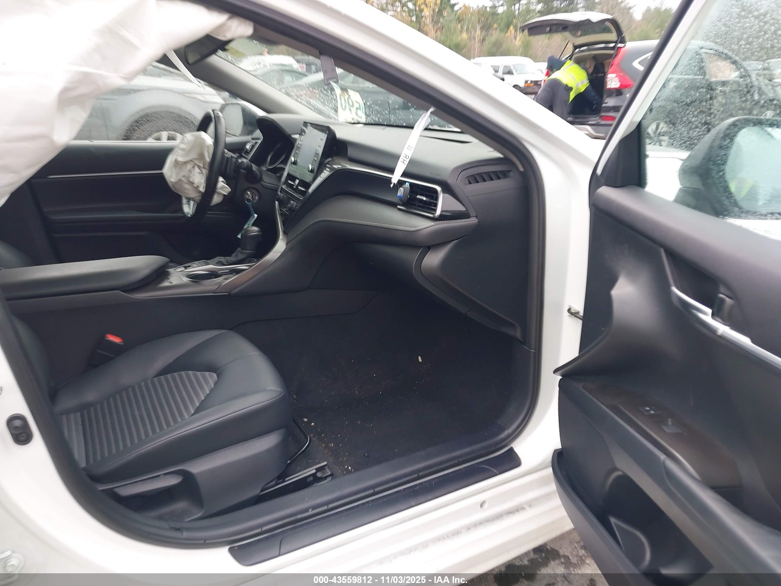 TOYOTA CAMRY image 5