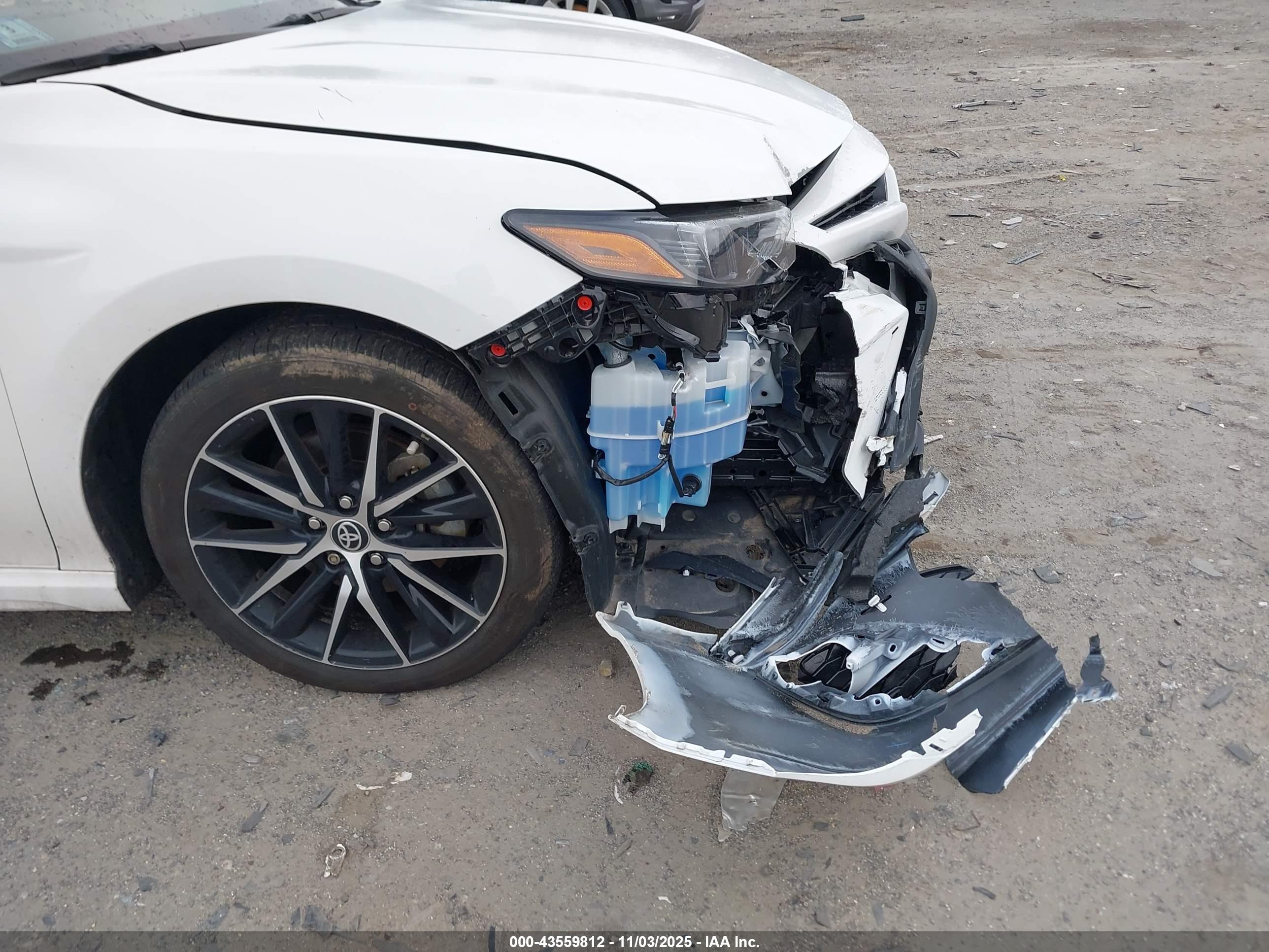 TOYOTA CAMRY image 6