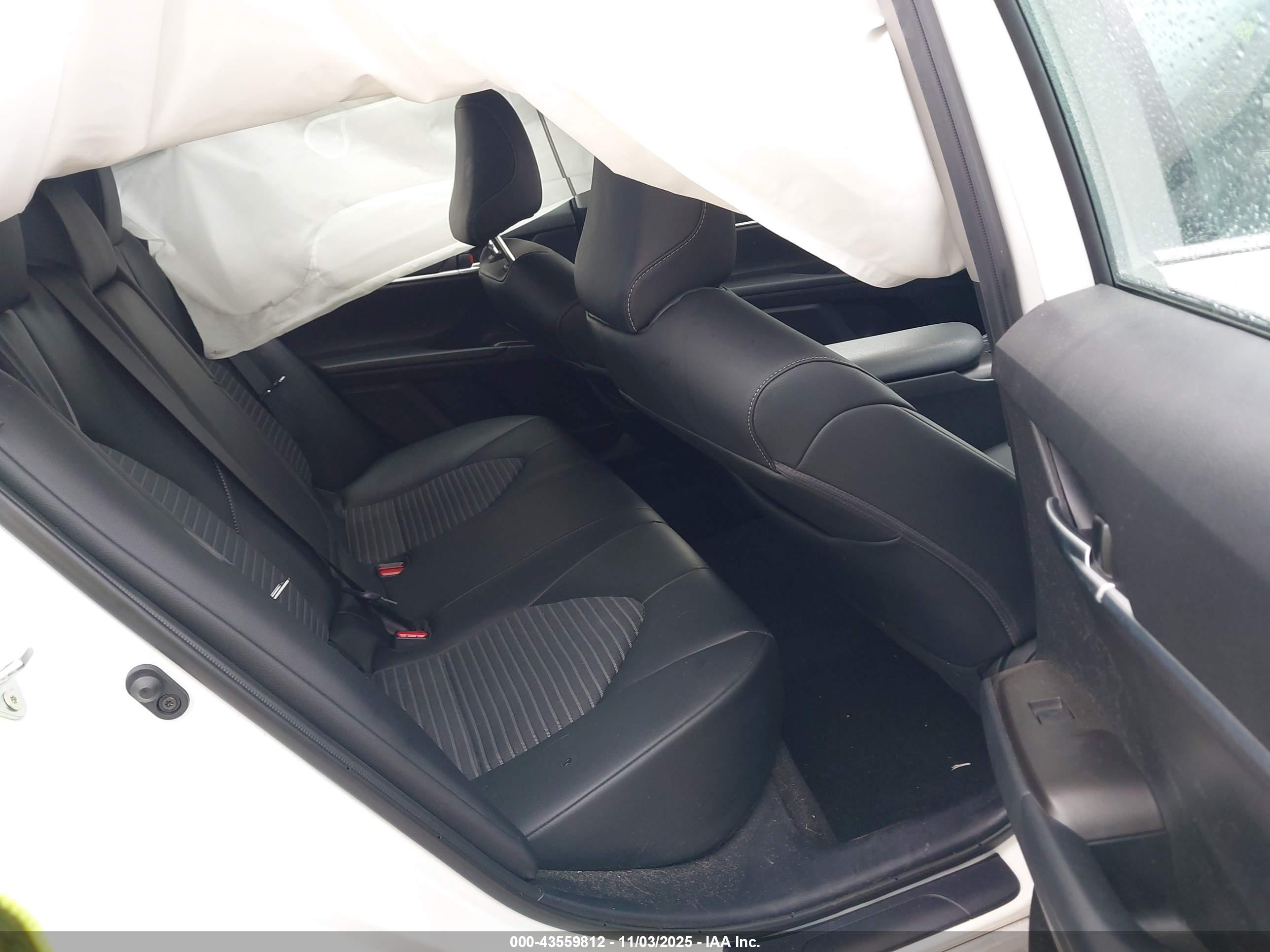 TOYOTA CAMRY image 8