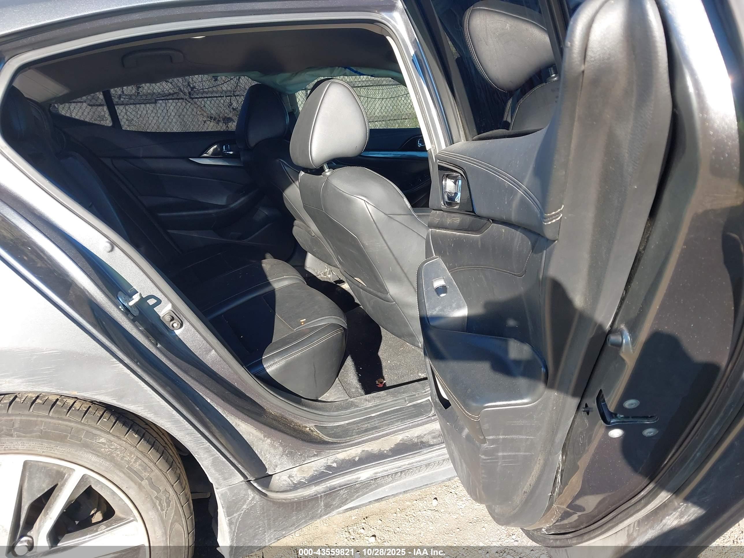NISSAN MAXIMA image 8