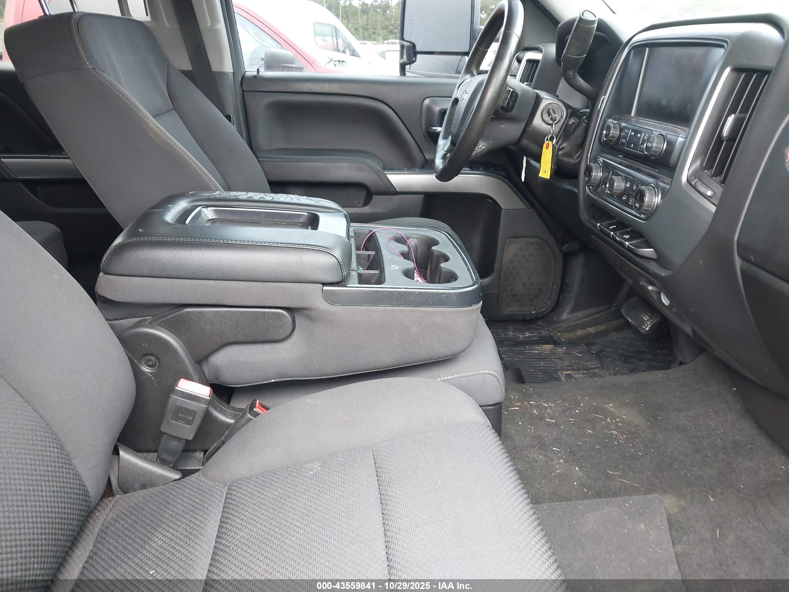 CHEVROLET SILVERADO image 5