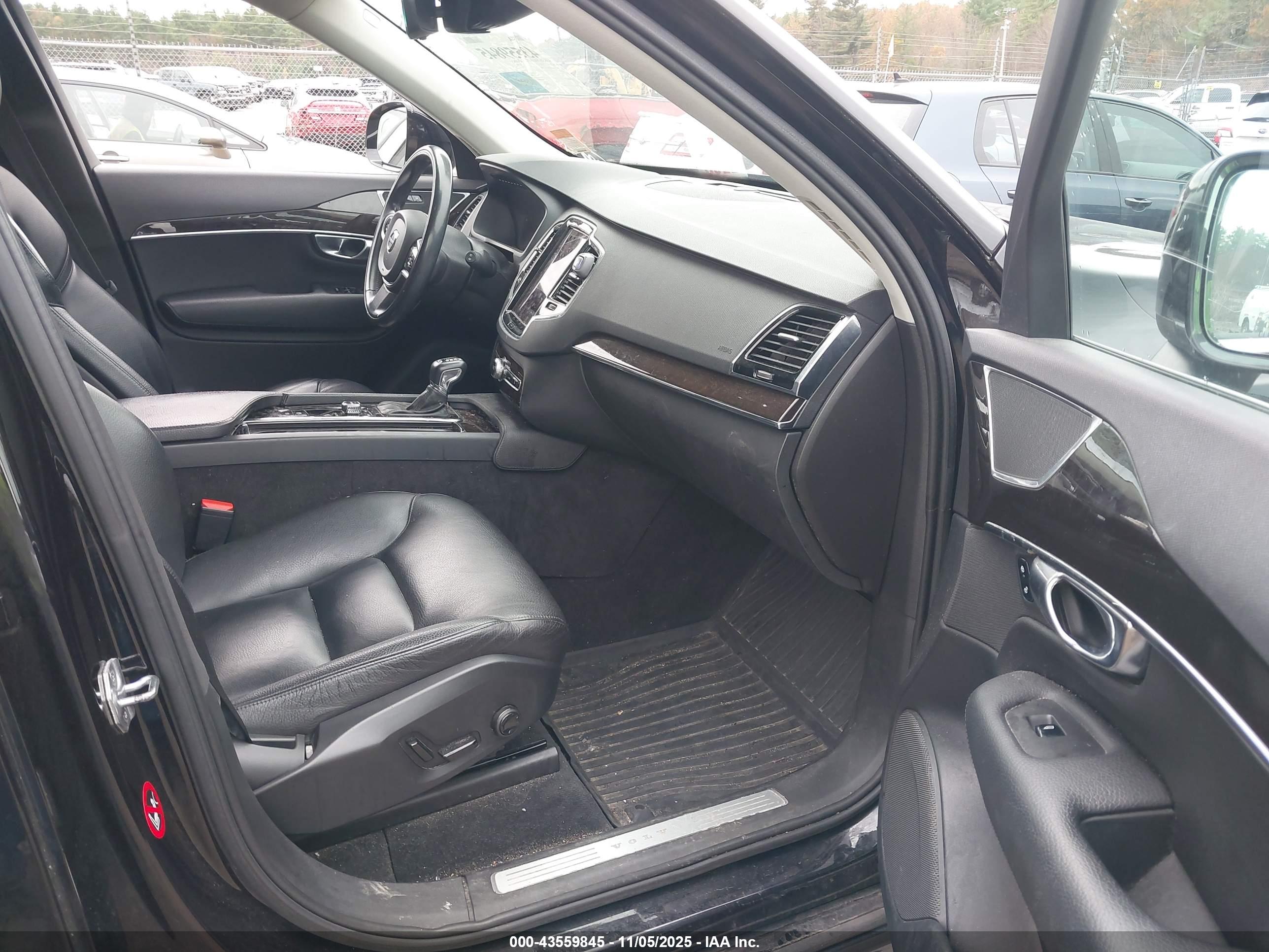 VOLVO XC90 image 5