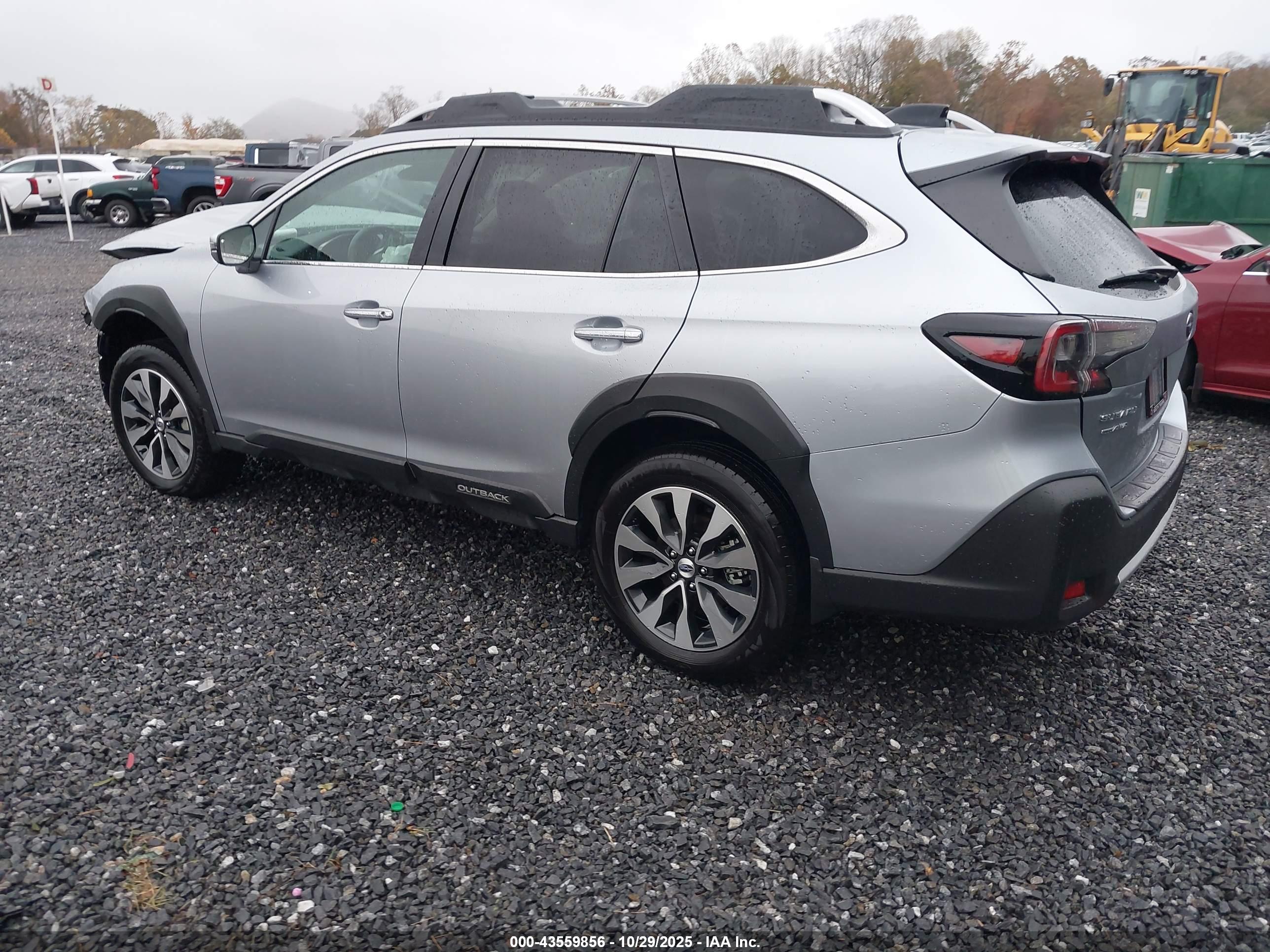 SUBARU OUTBACK image 3