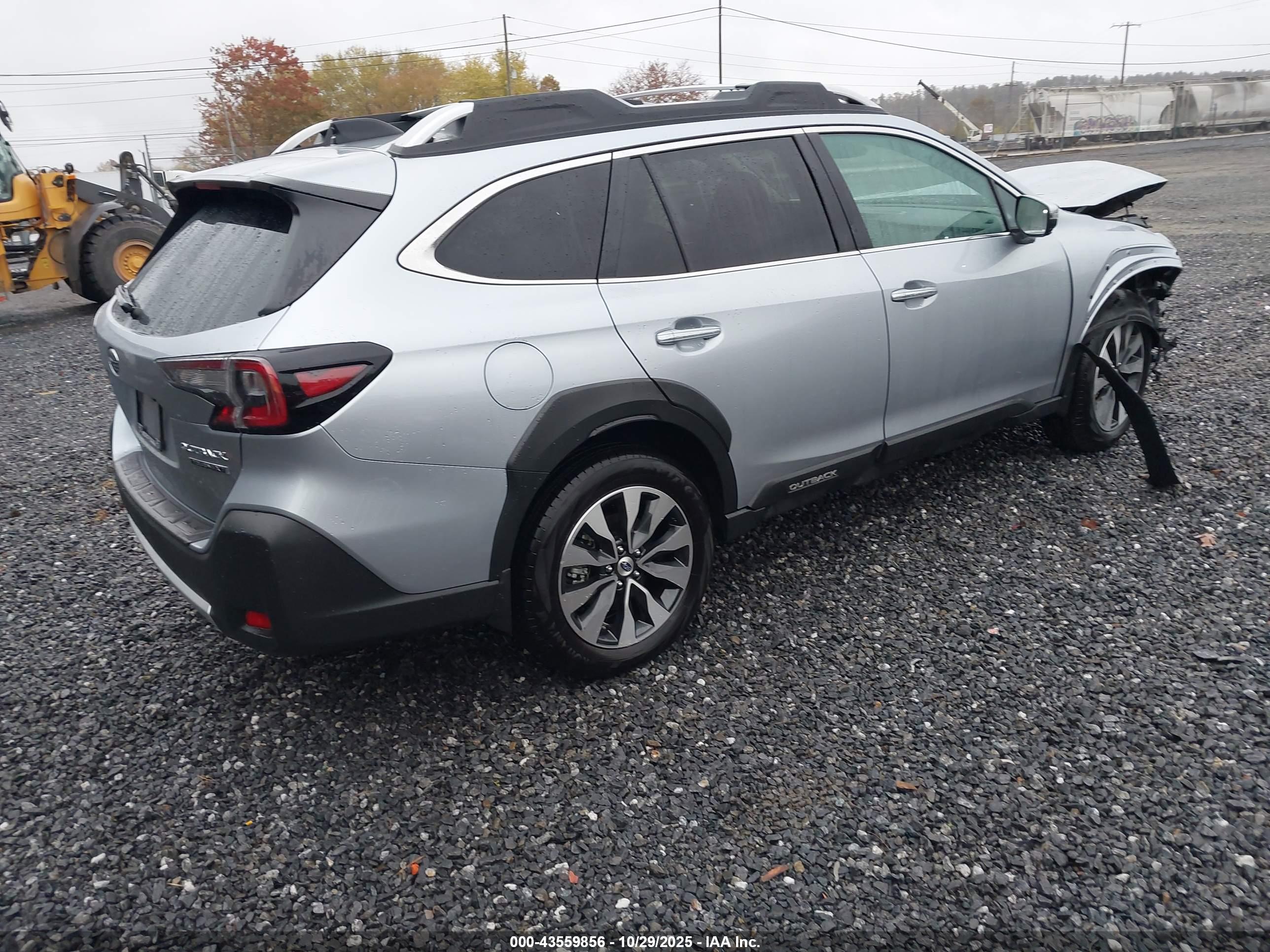 SUBARU OUTBACK image 4