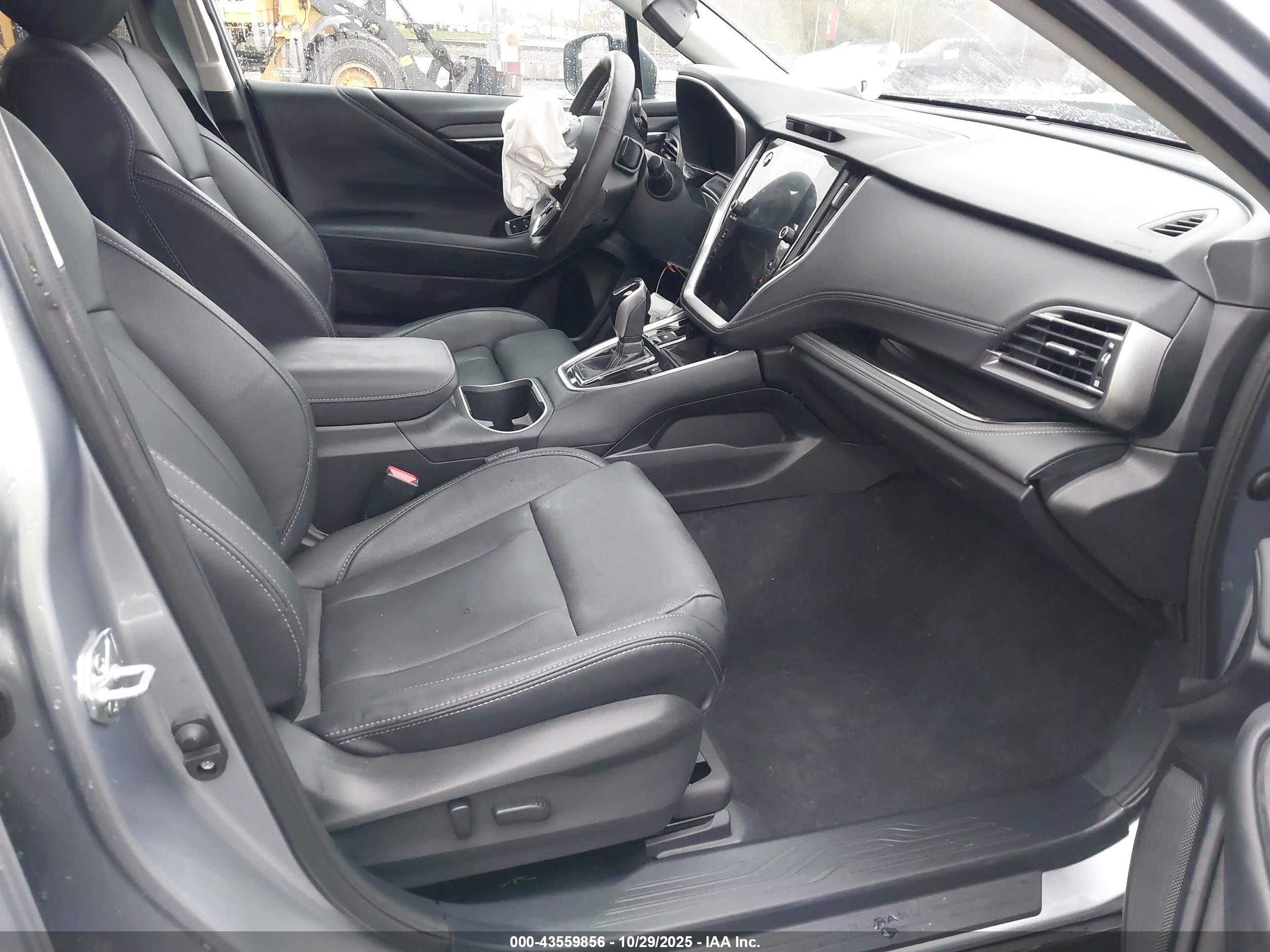 SUBARU OUTBACK image 5