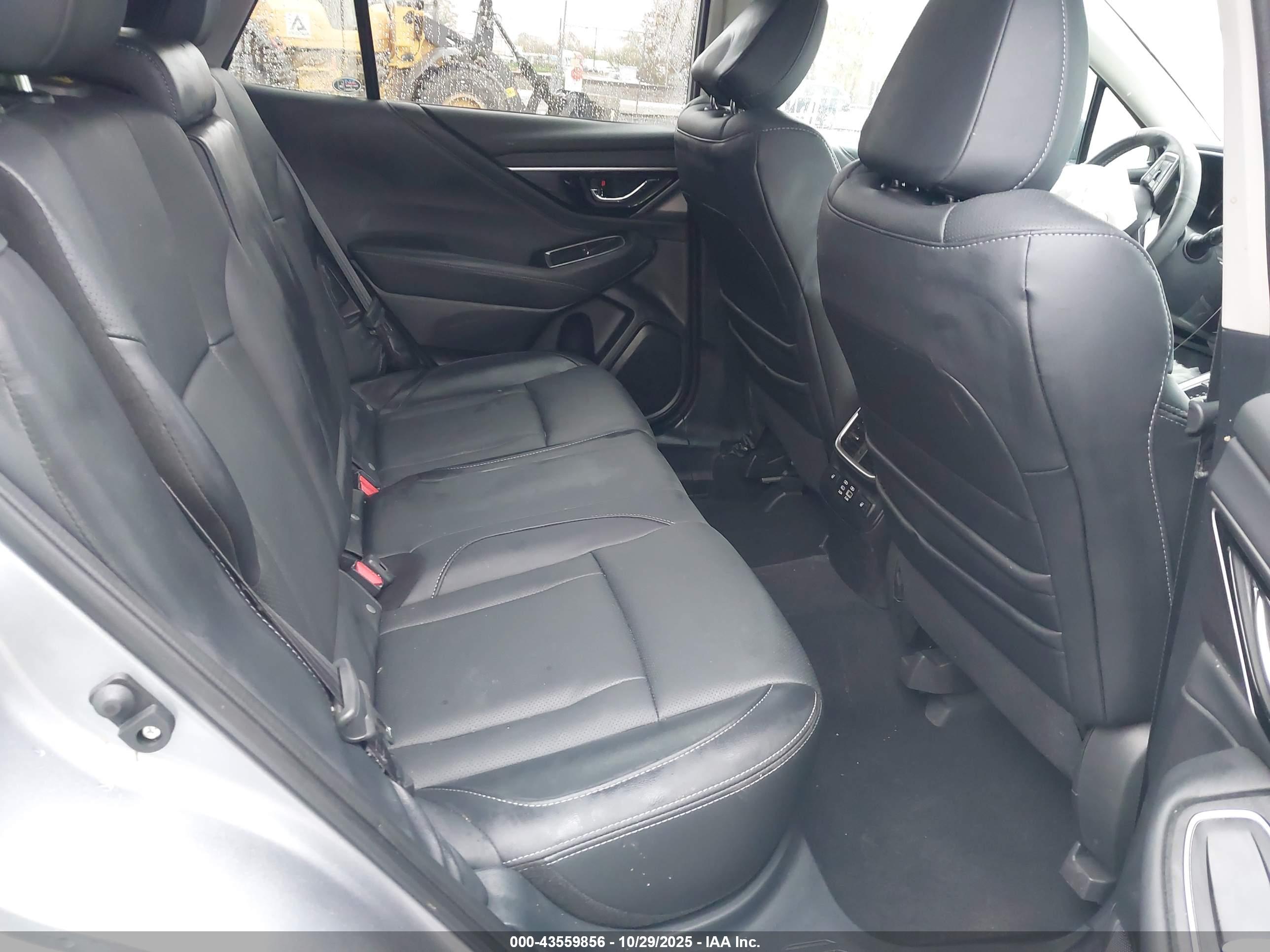 SUBARU OUTBACK image 8