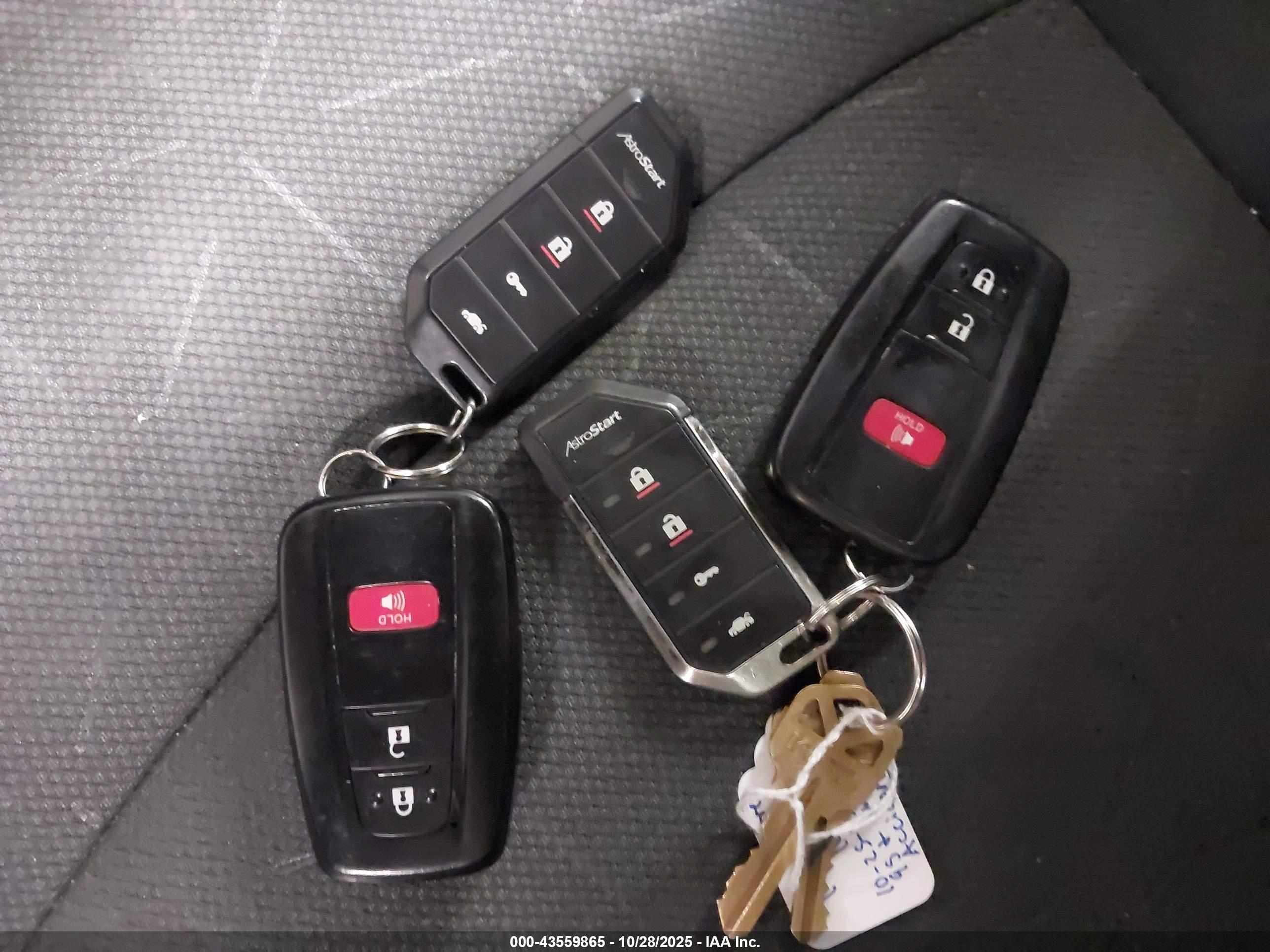 TOYOTA RAV4 image 11
