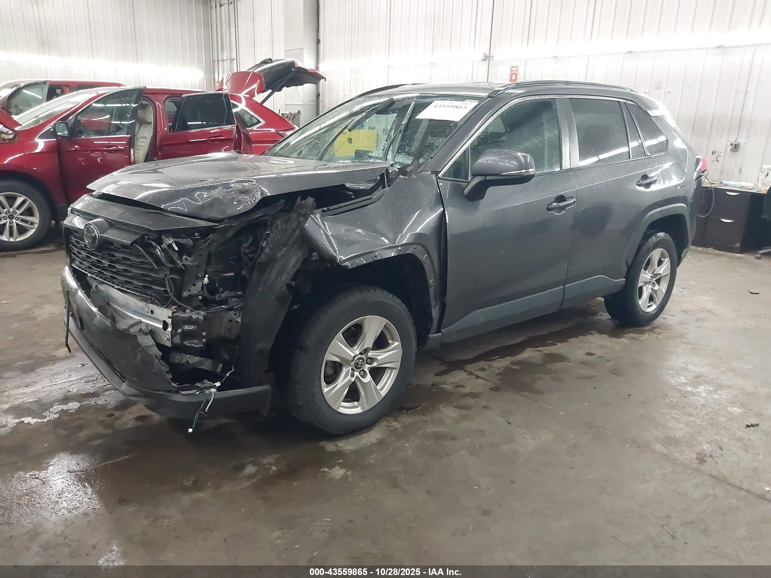 TOYOTA RAV4 image 2