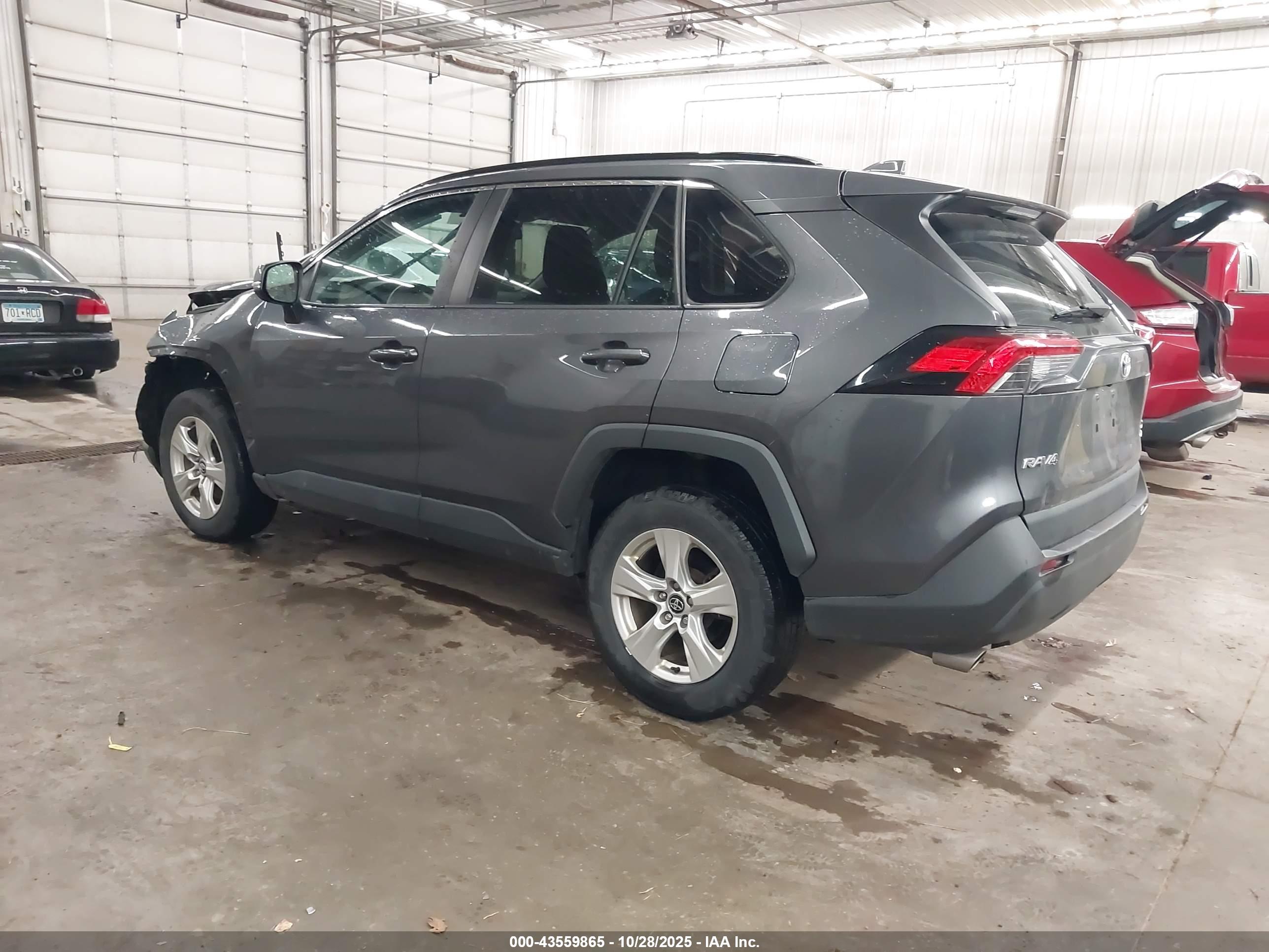 TOYOTA RAV4 image 3