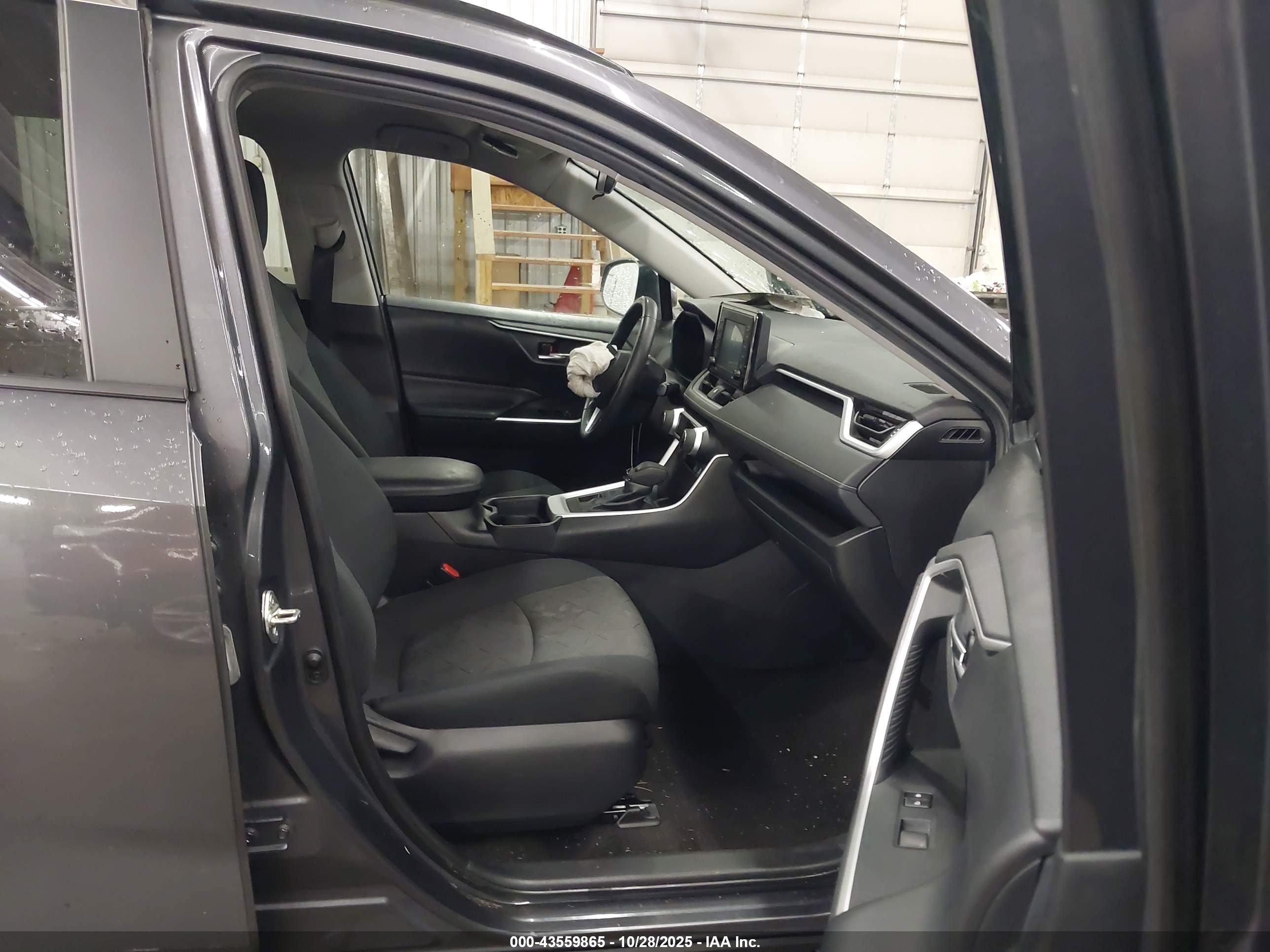 TOYOTA RAV4 image 5