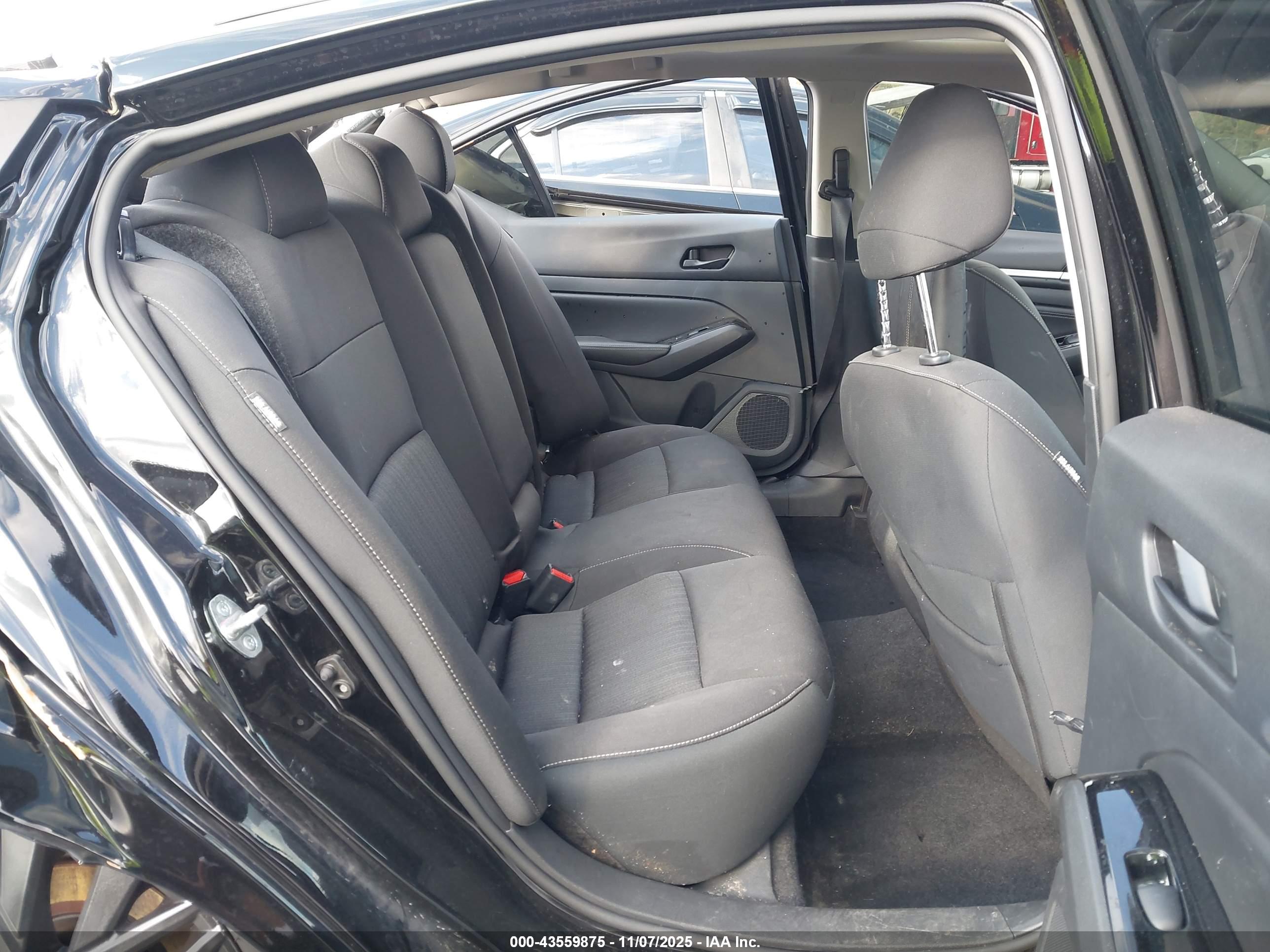 NISSAN ALTIMA image 8