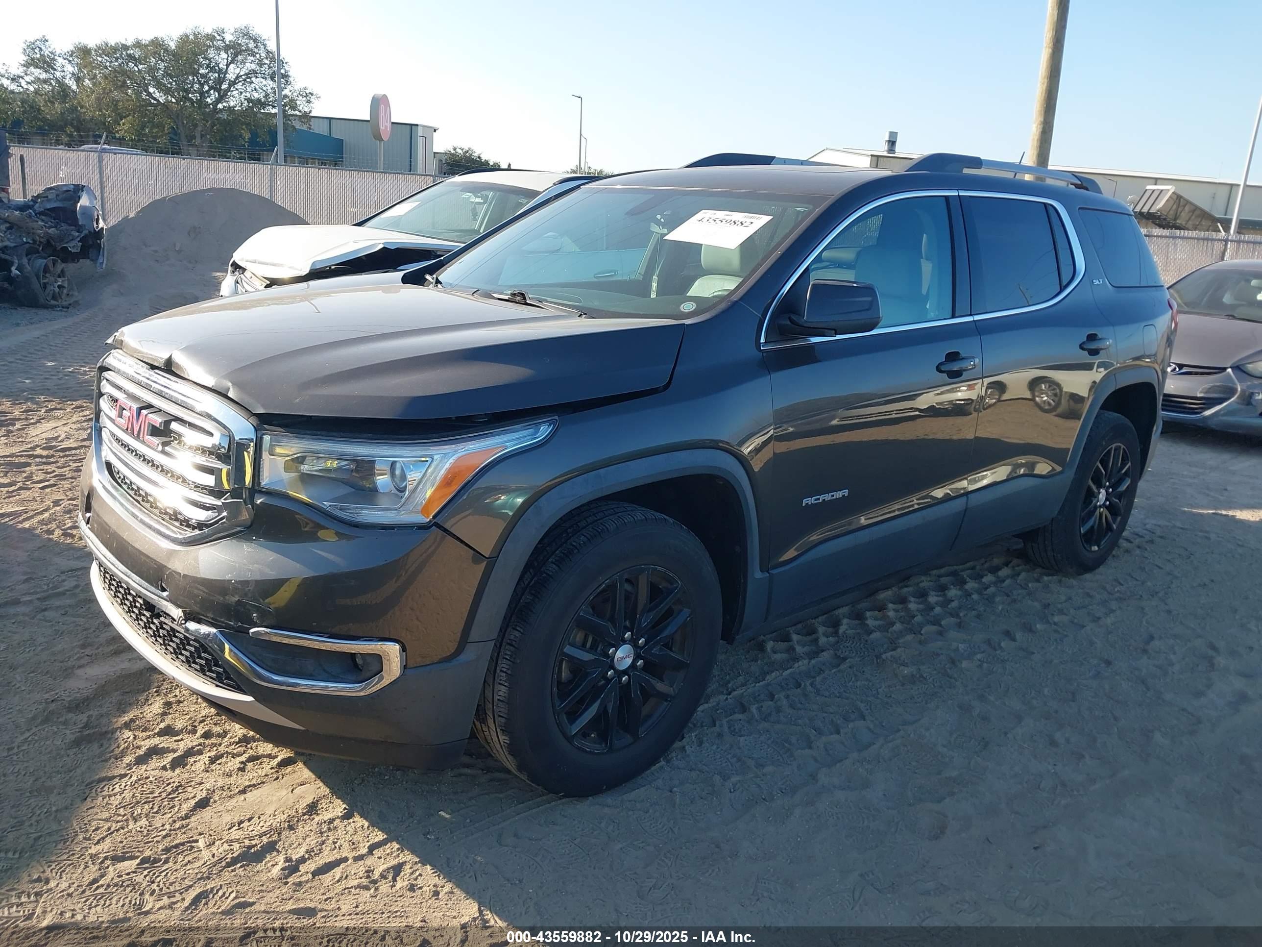 GMC ACADIA image 2