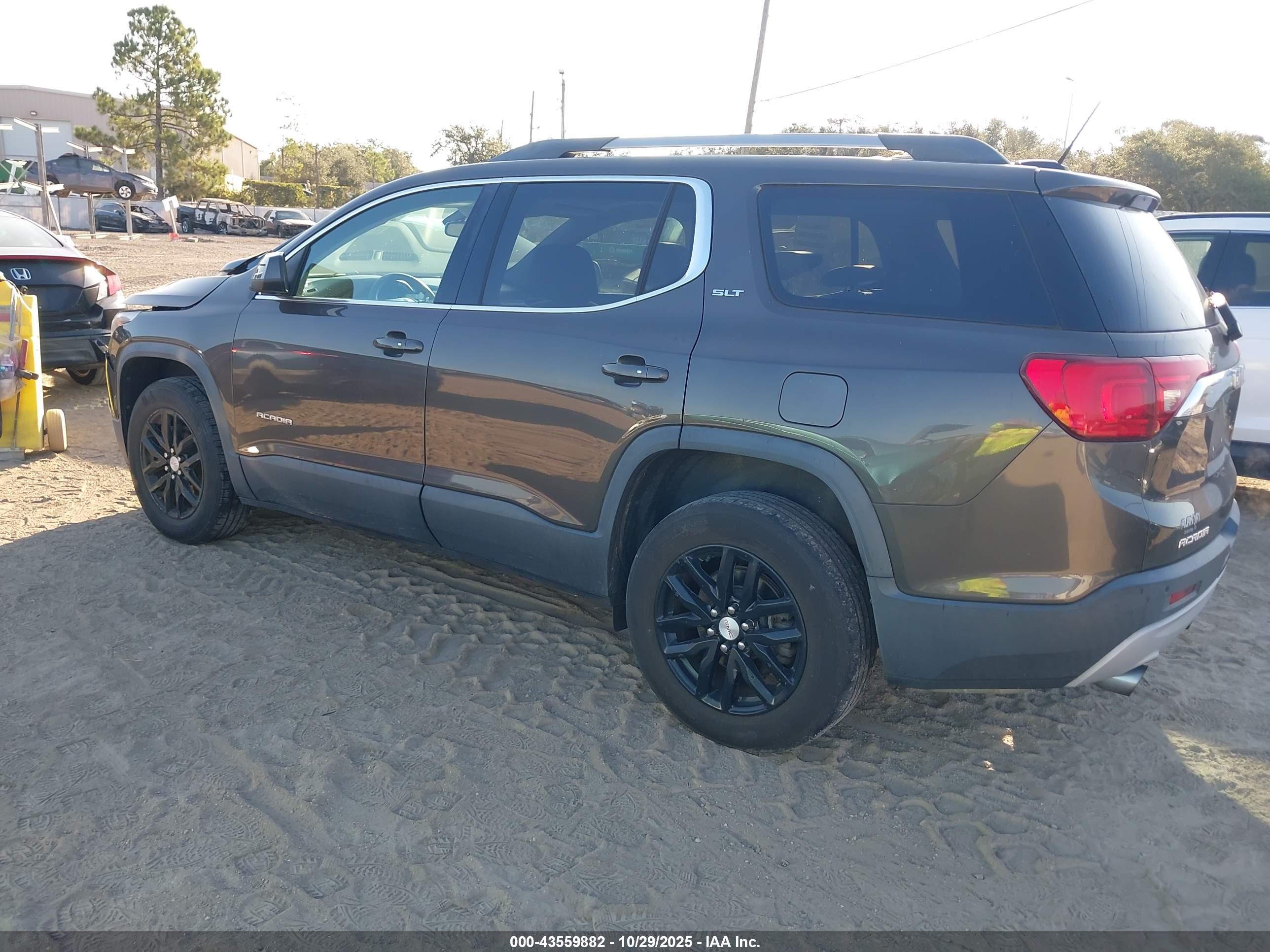 GMC ACADIA image 3