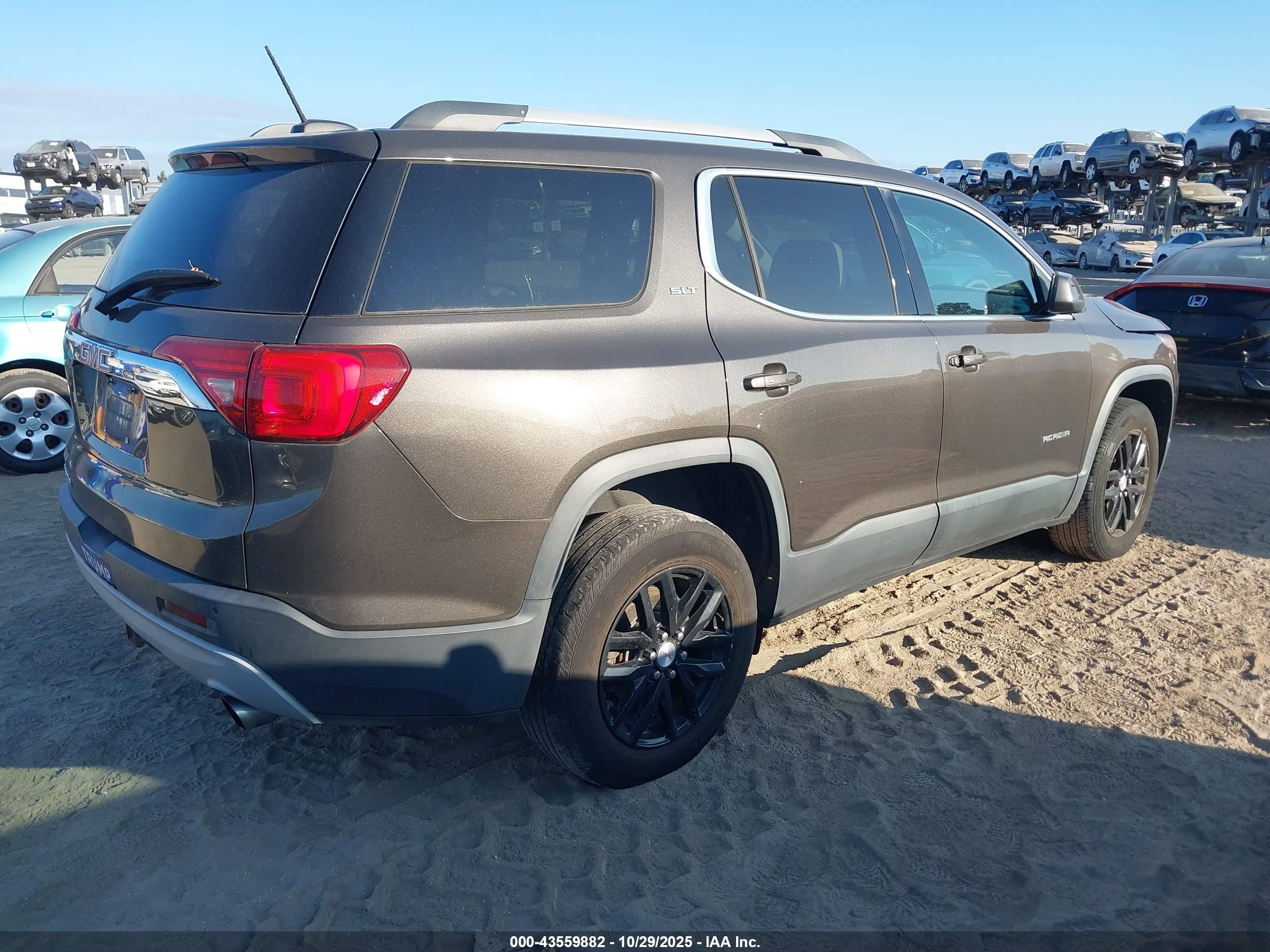 GMC ACADIA image 4