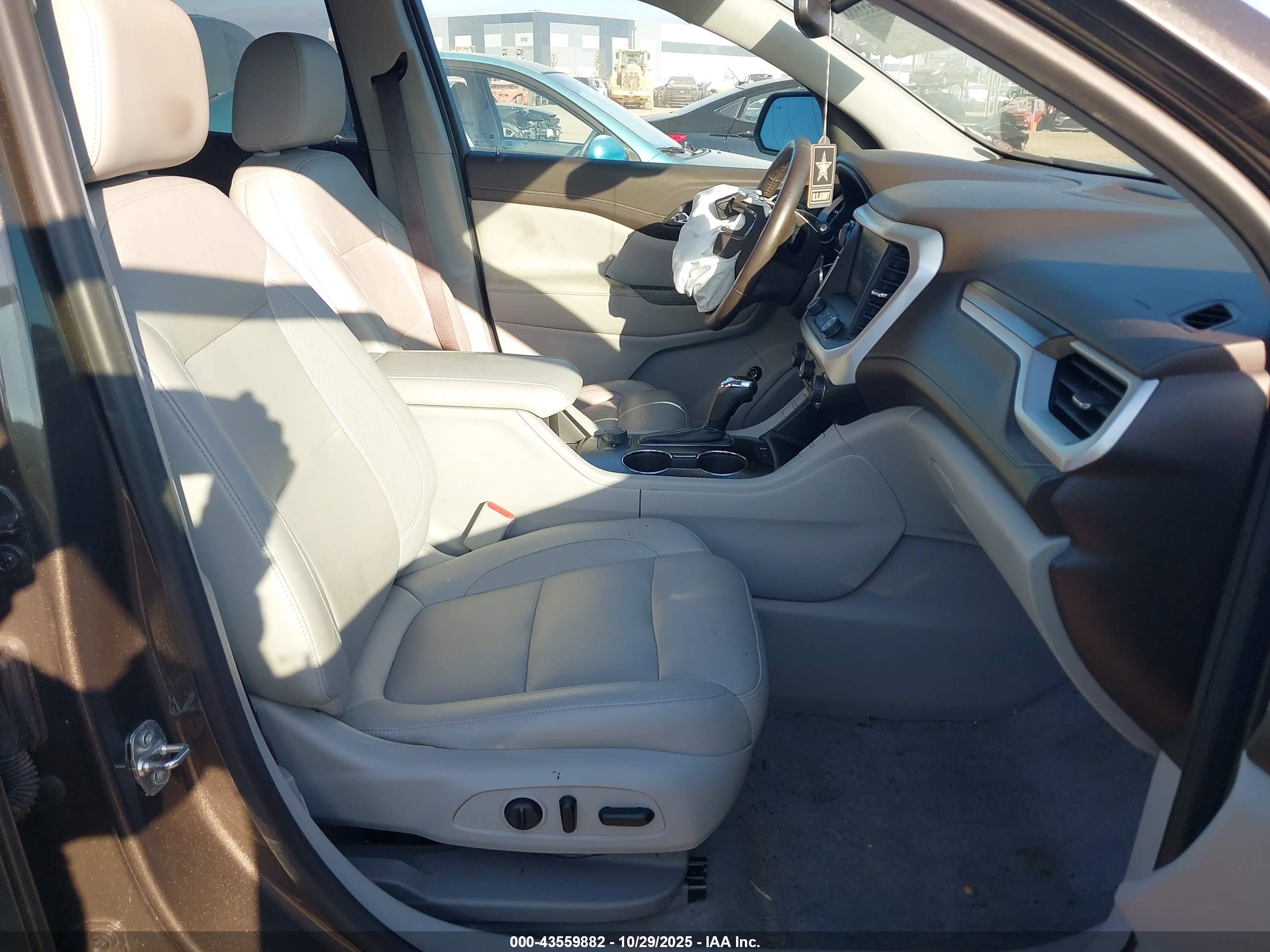 GMC ACADIA image 5