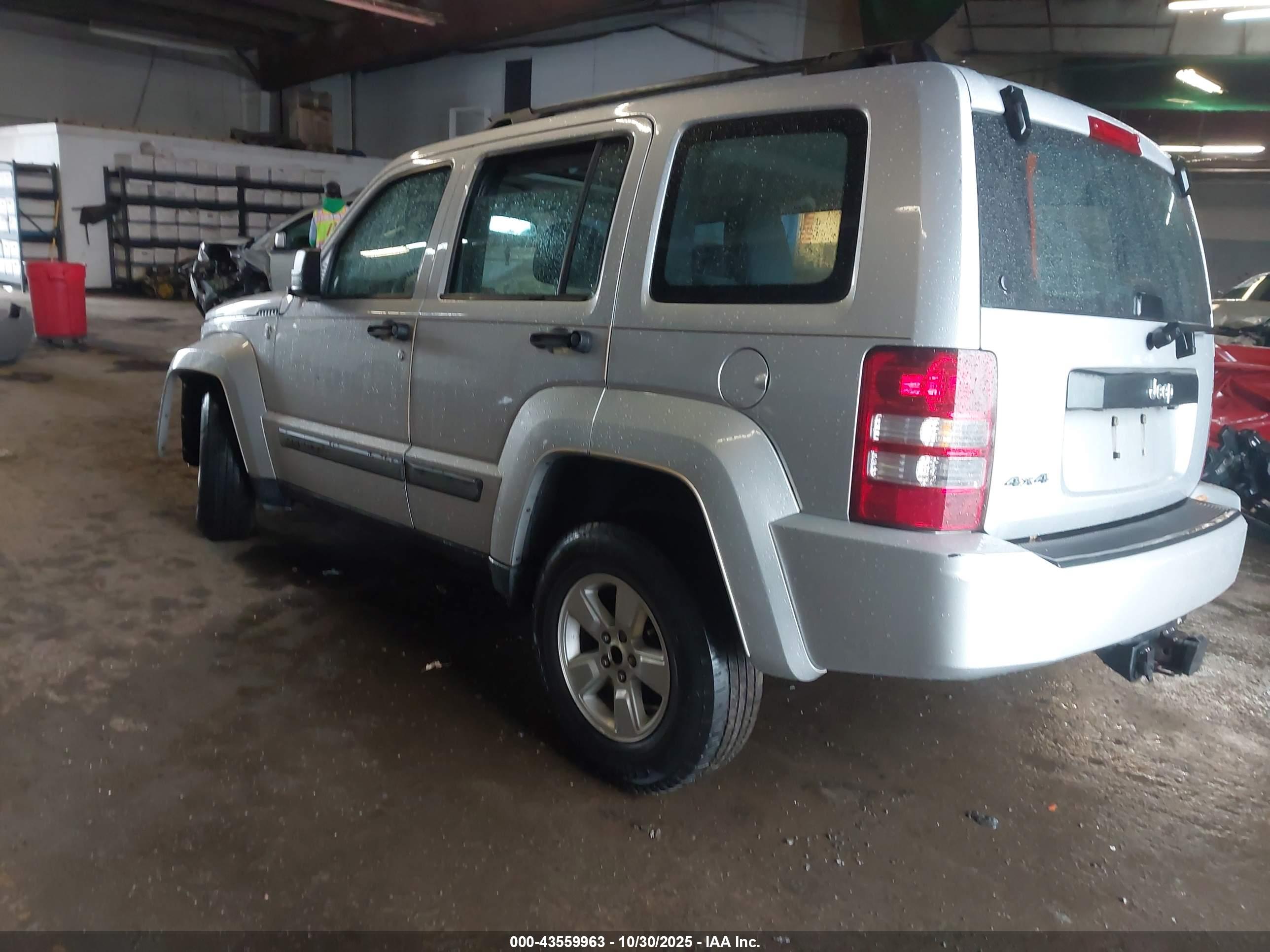 JEEP LIBERTY image 3