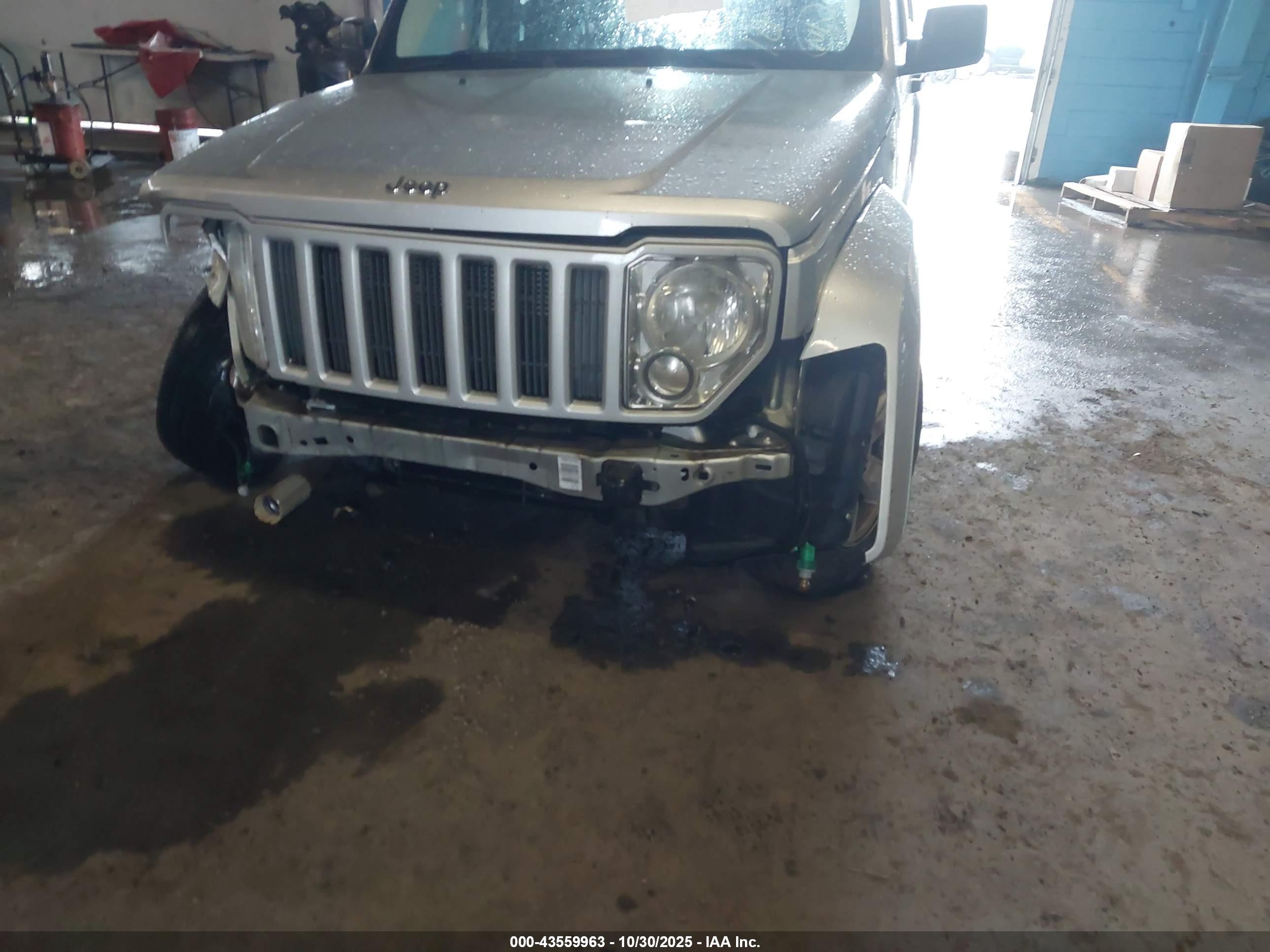 JEEP LIBERTY image 6