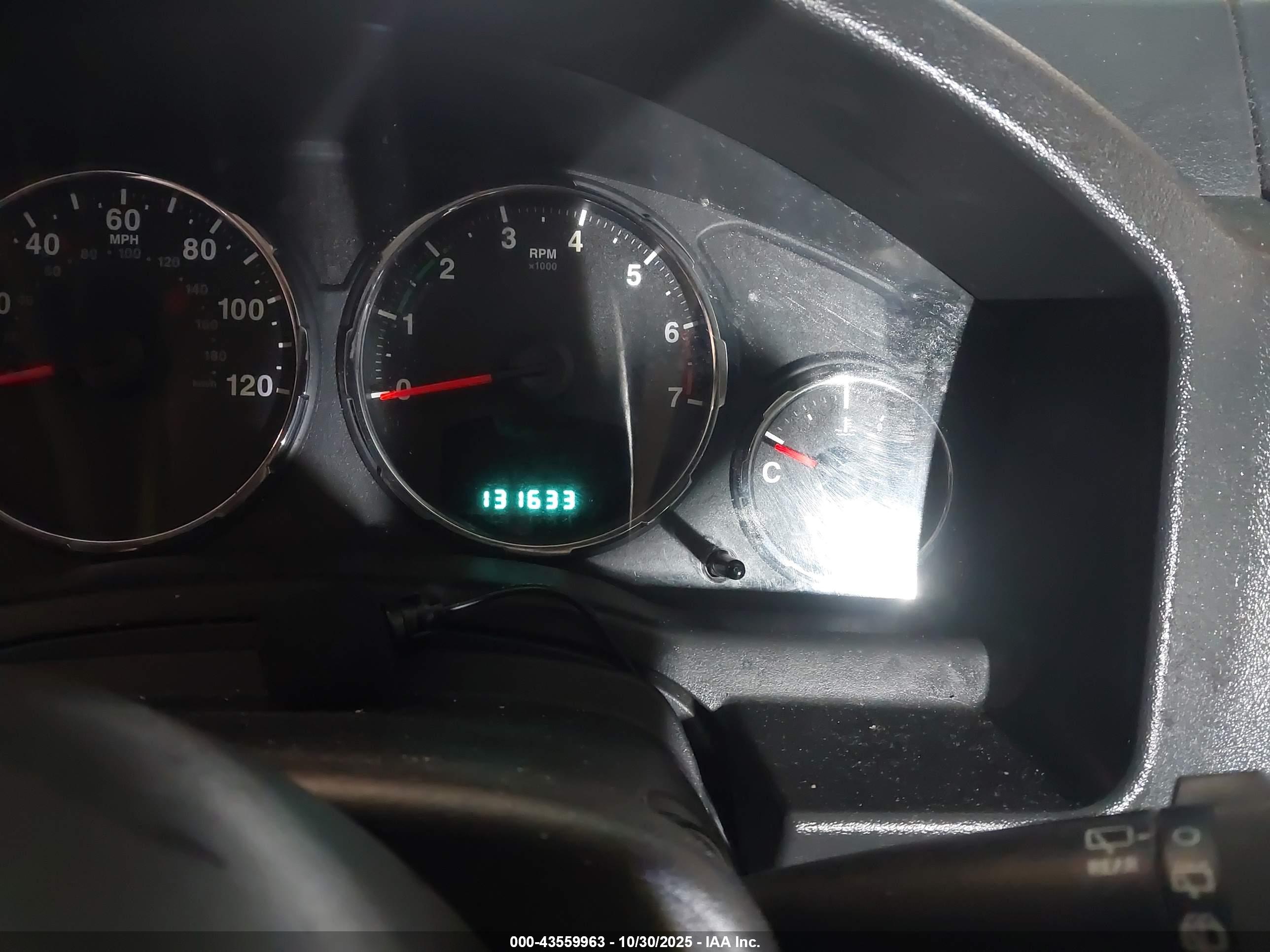 JEEP LIBERTY image 7