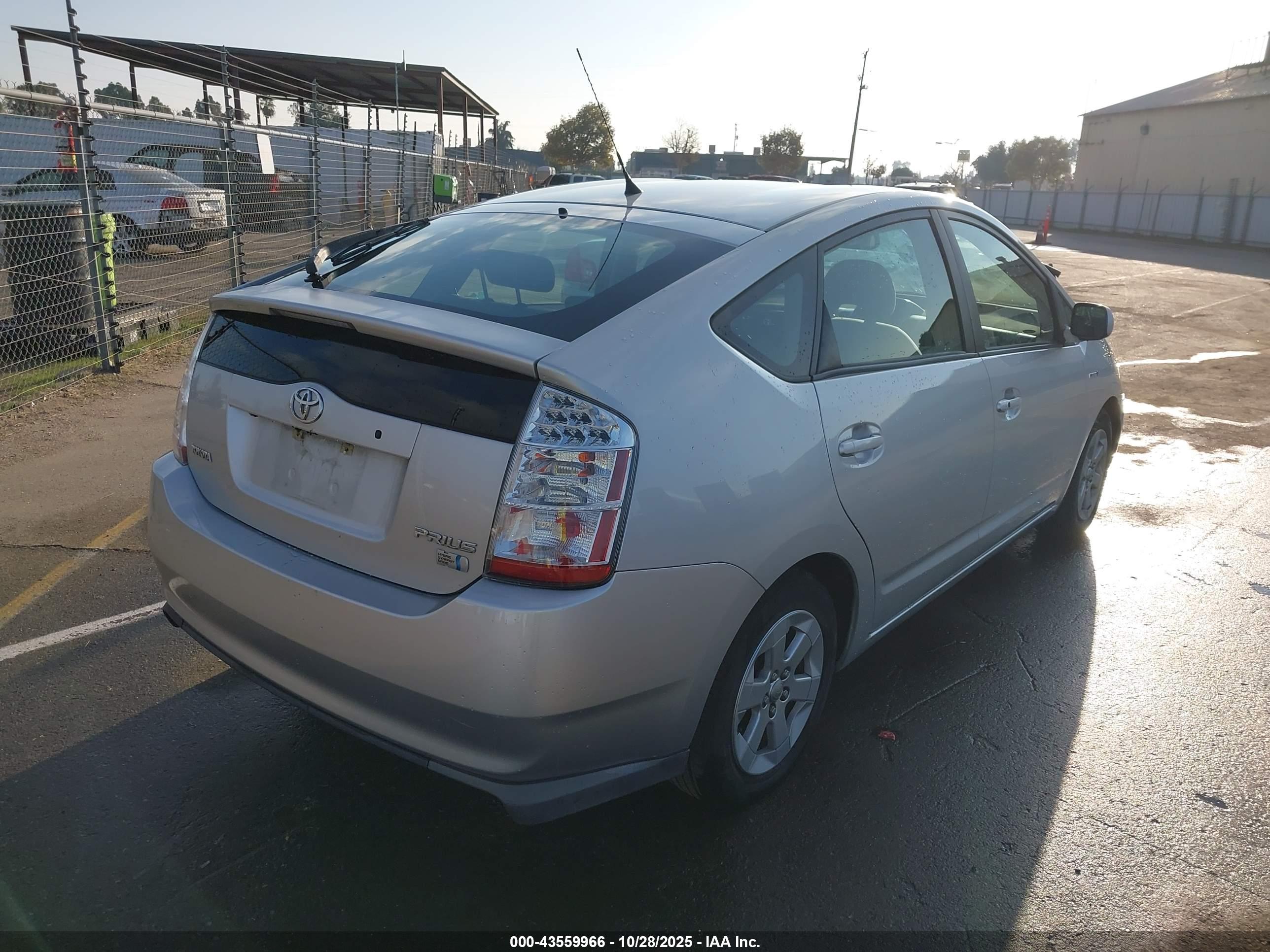TOYOTA PRIUS image 4