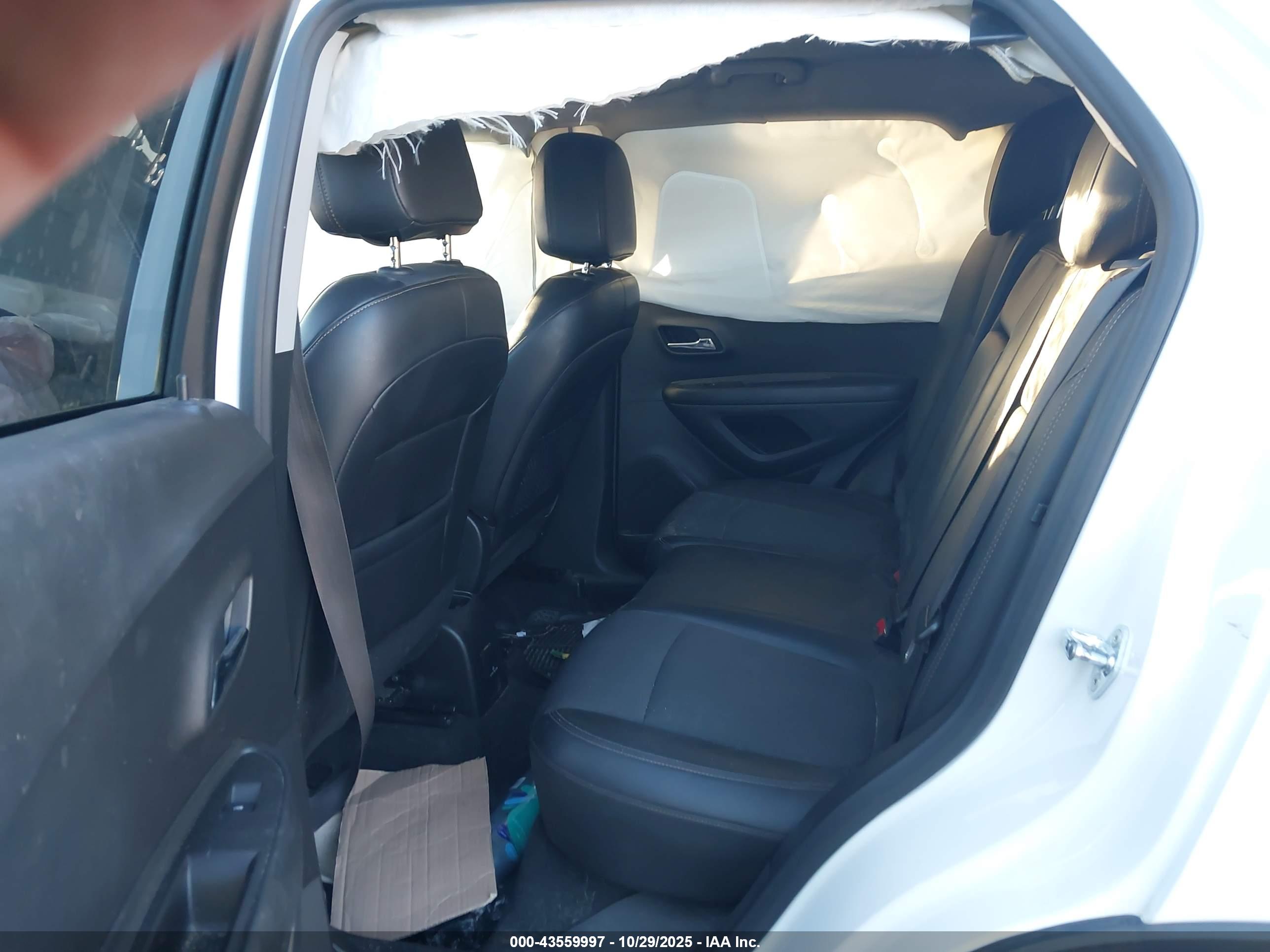 CHEVROLET TRAX image 8
