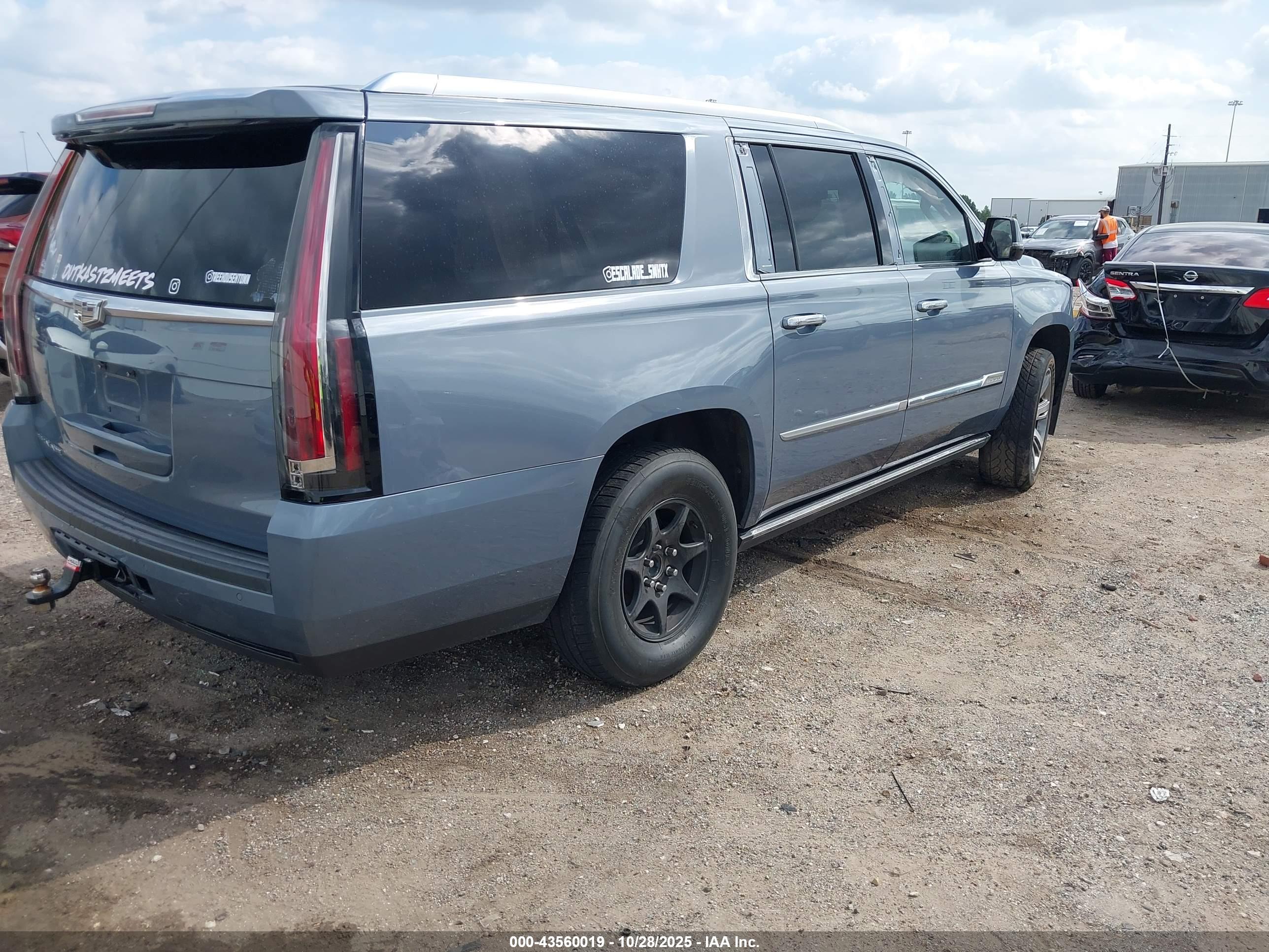 CADILLAC ESCALADE image 4