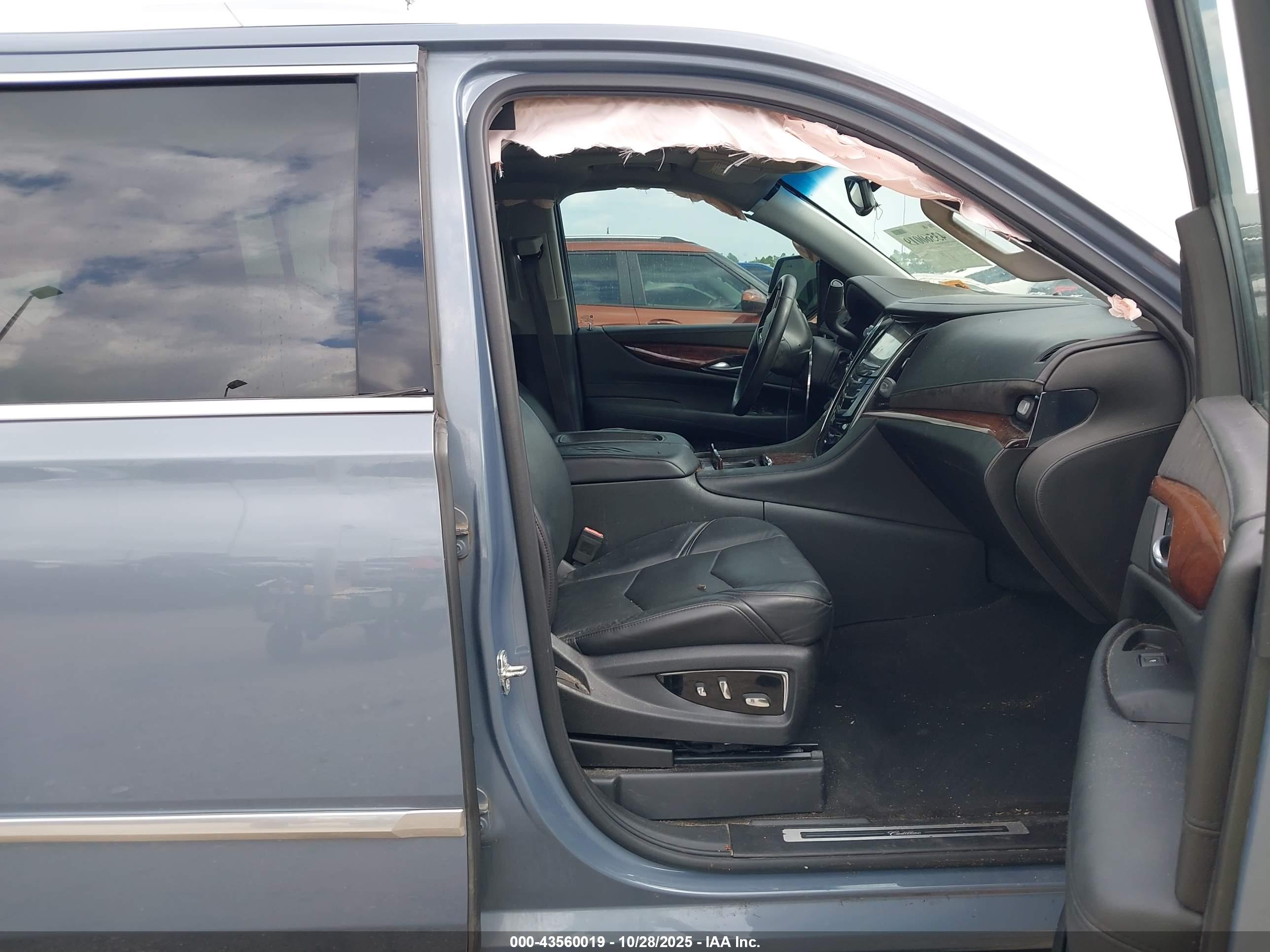 CADILLAC ESCALADE image 5