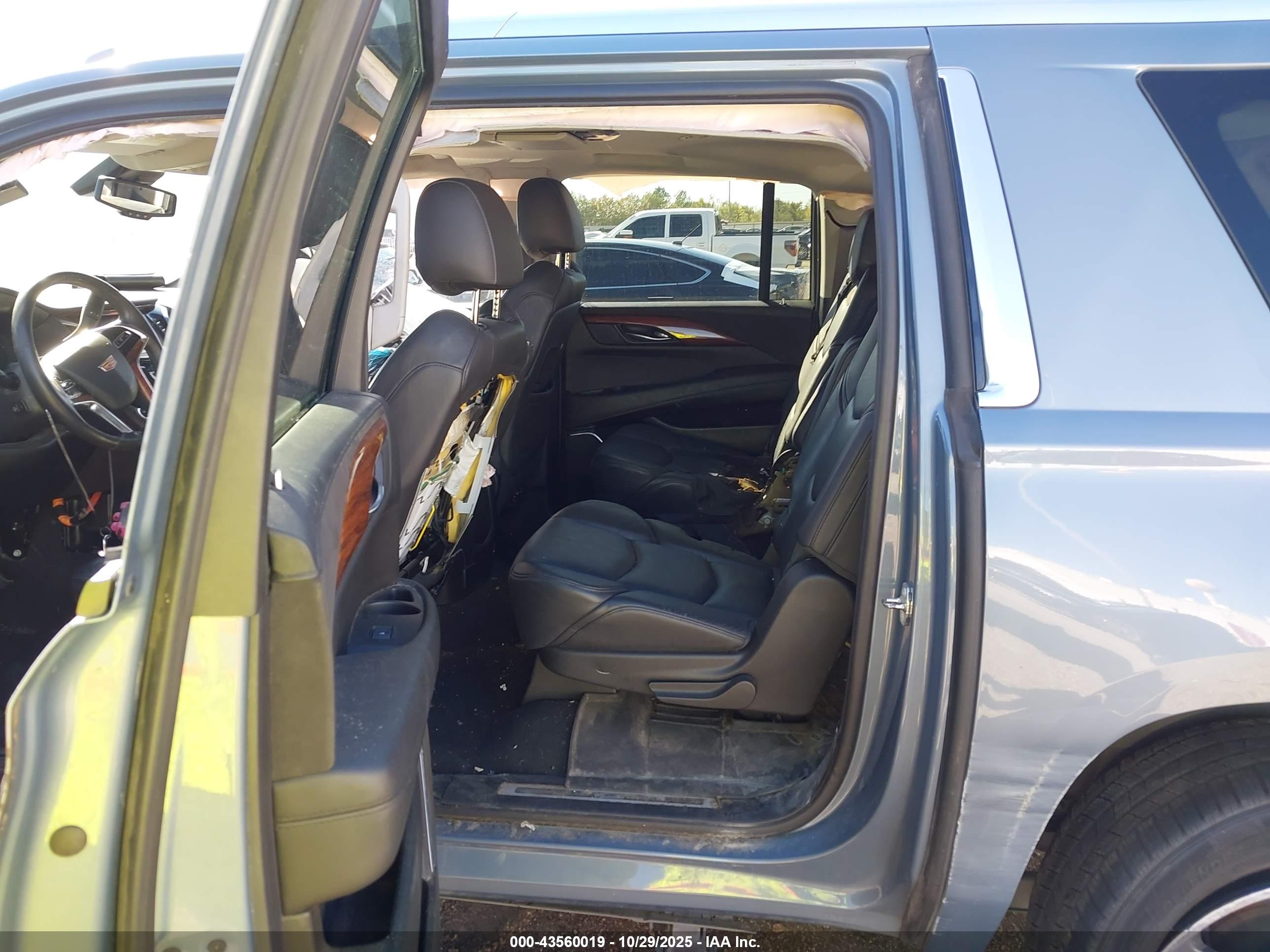 CADILLAC ESCALADE image 8