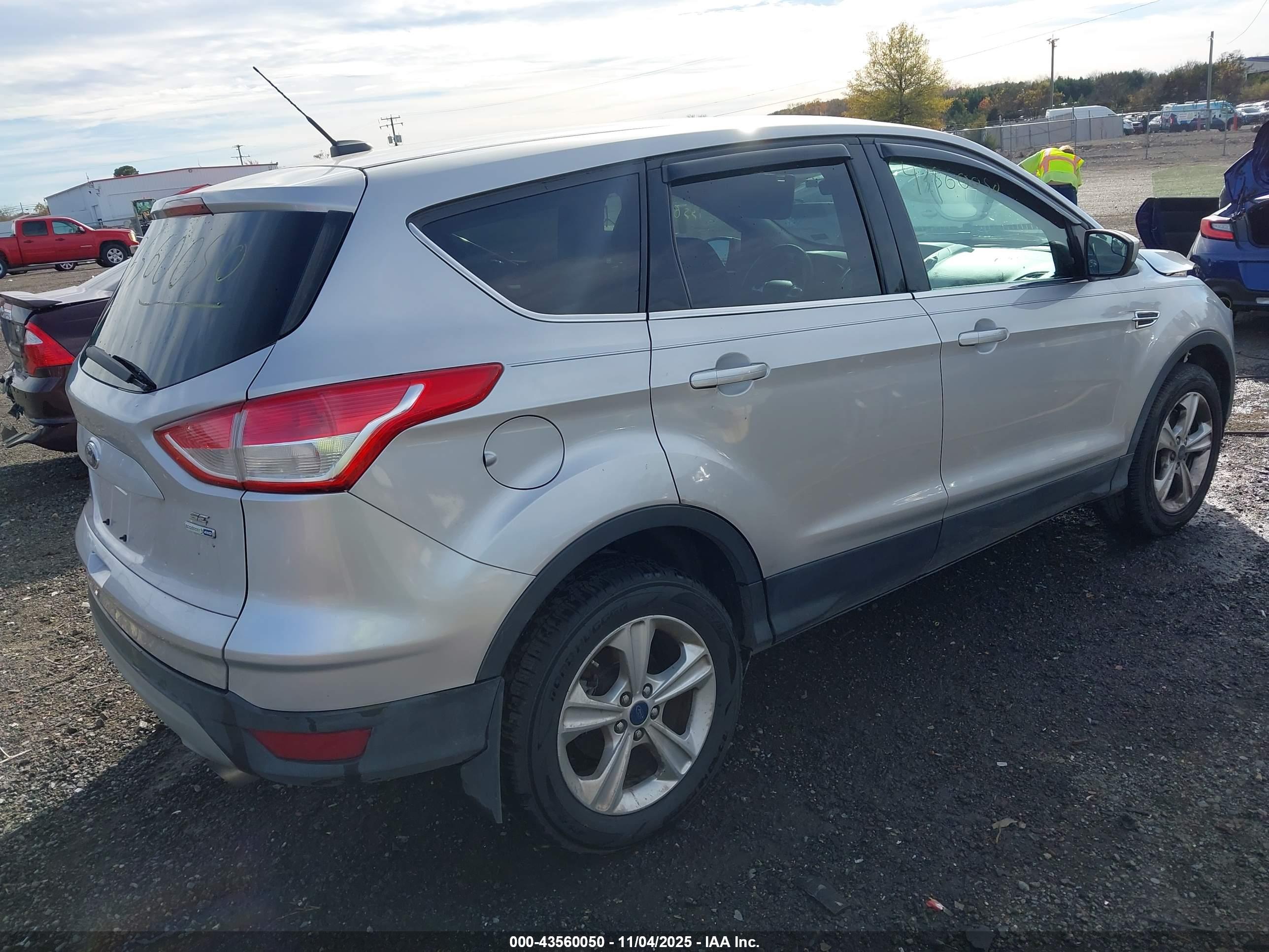 FORD ESCAPE image 4