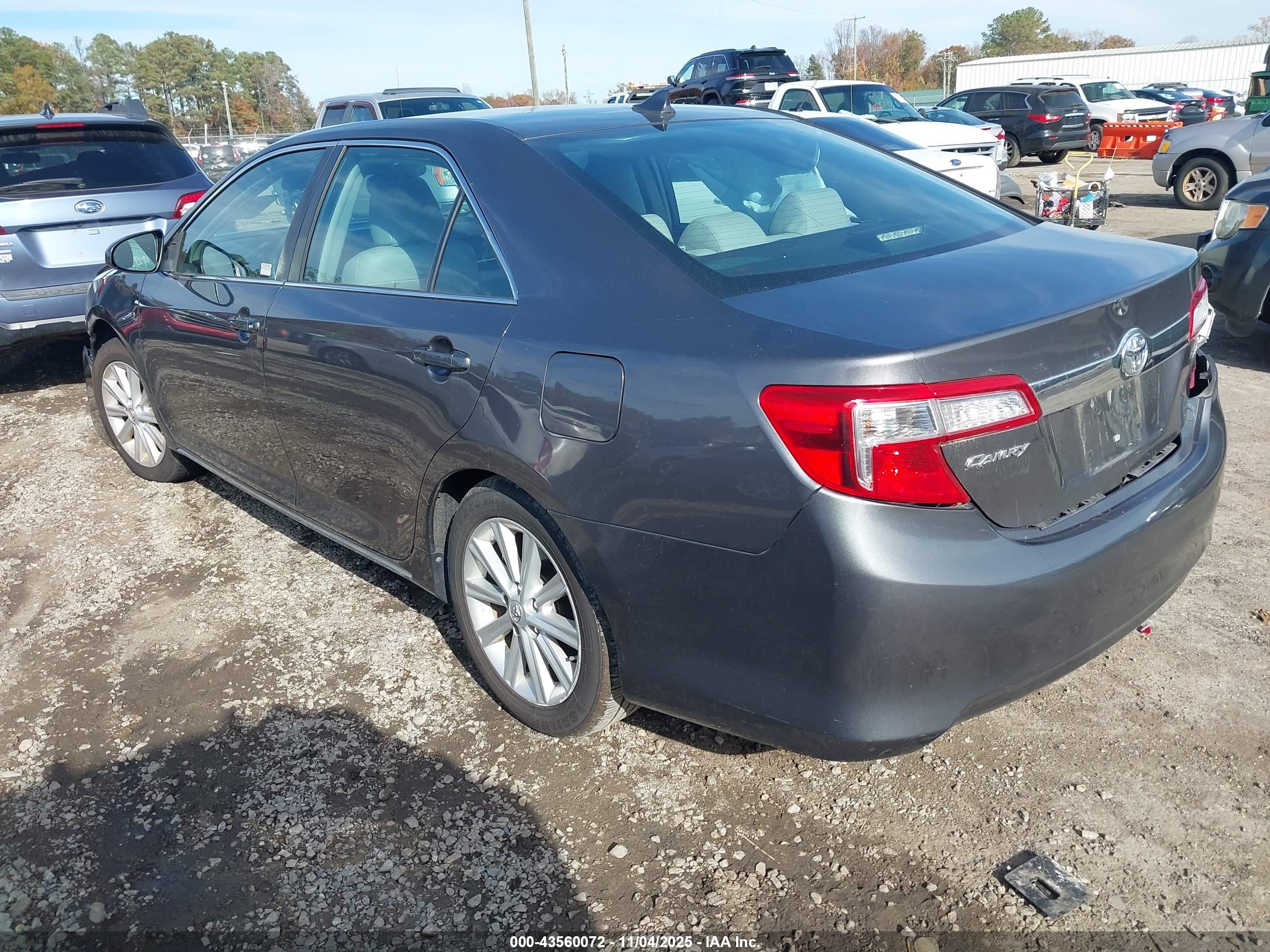 TOYOTA CAMRY image 3