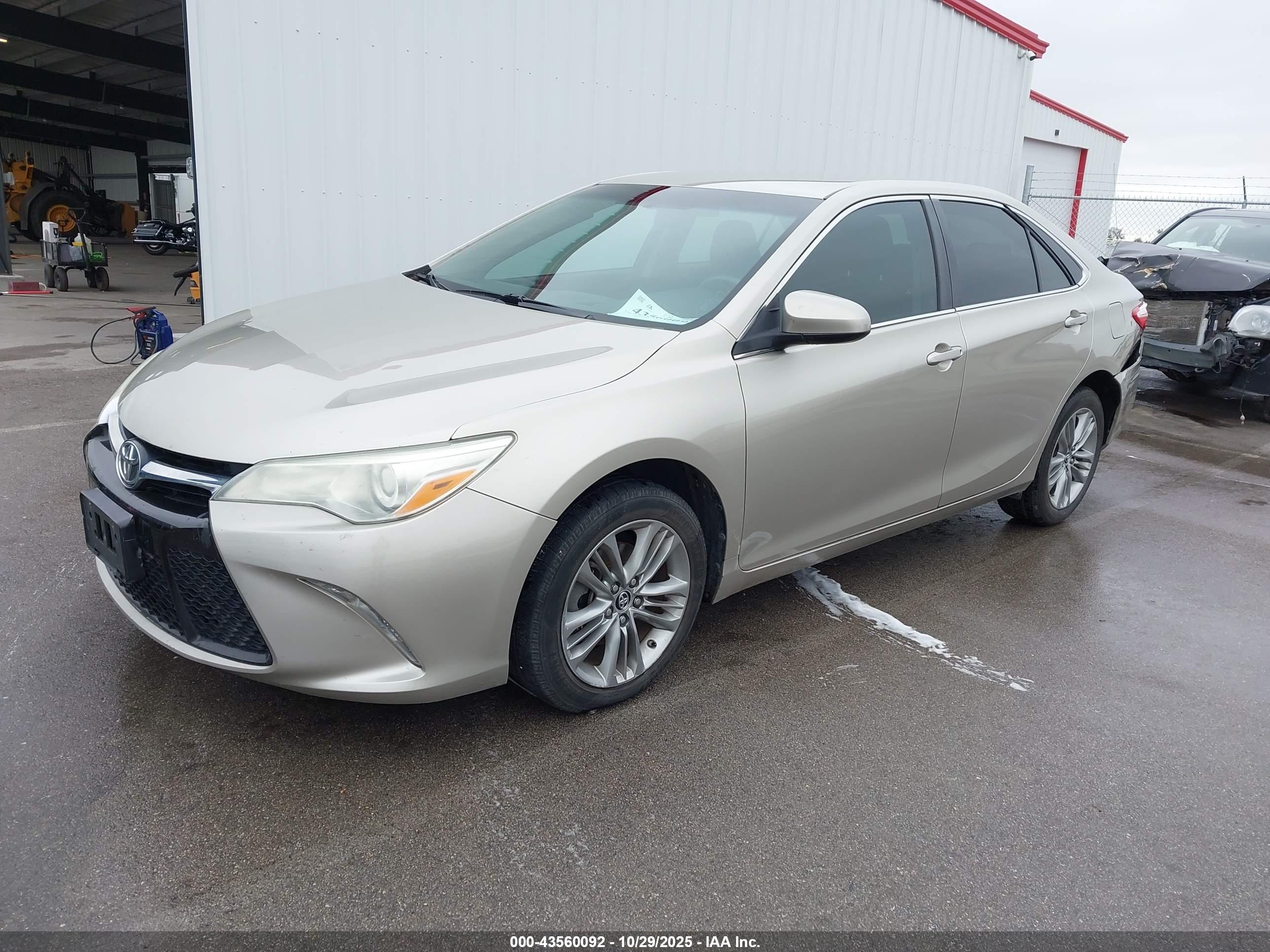 TOYOTA CAMRY image 2