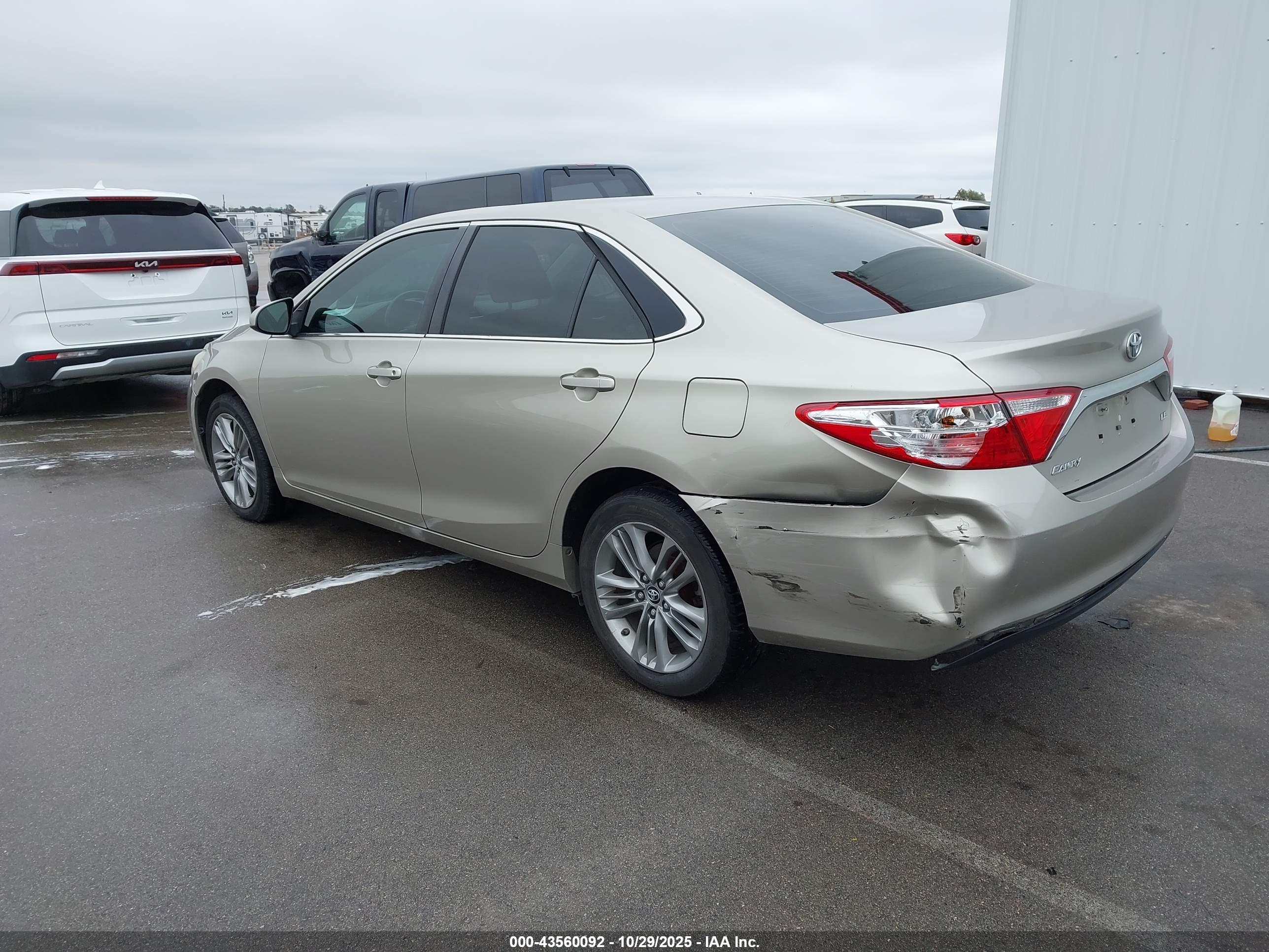 TOYOTA CAMRY image 3