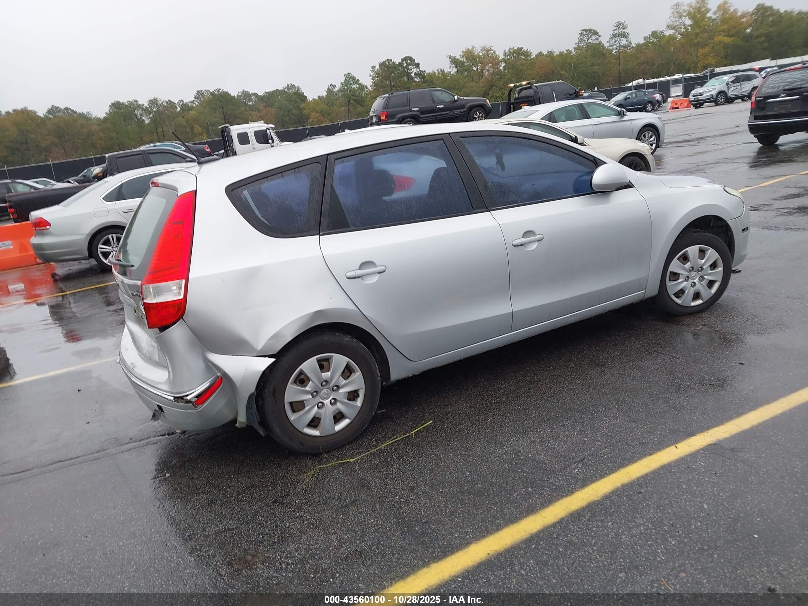 HYUNDAI ELANTRA image 4