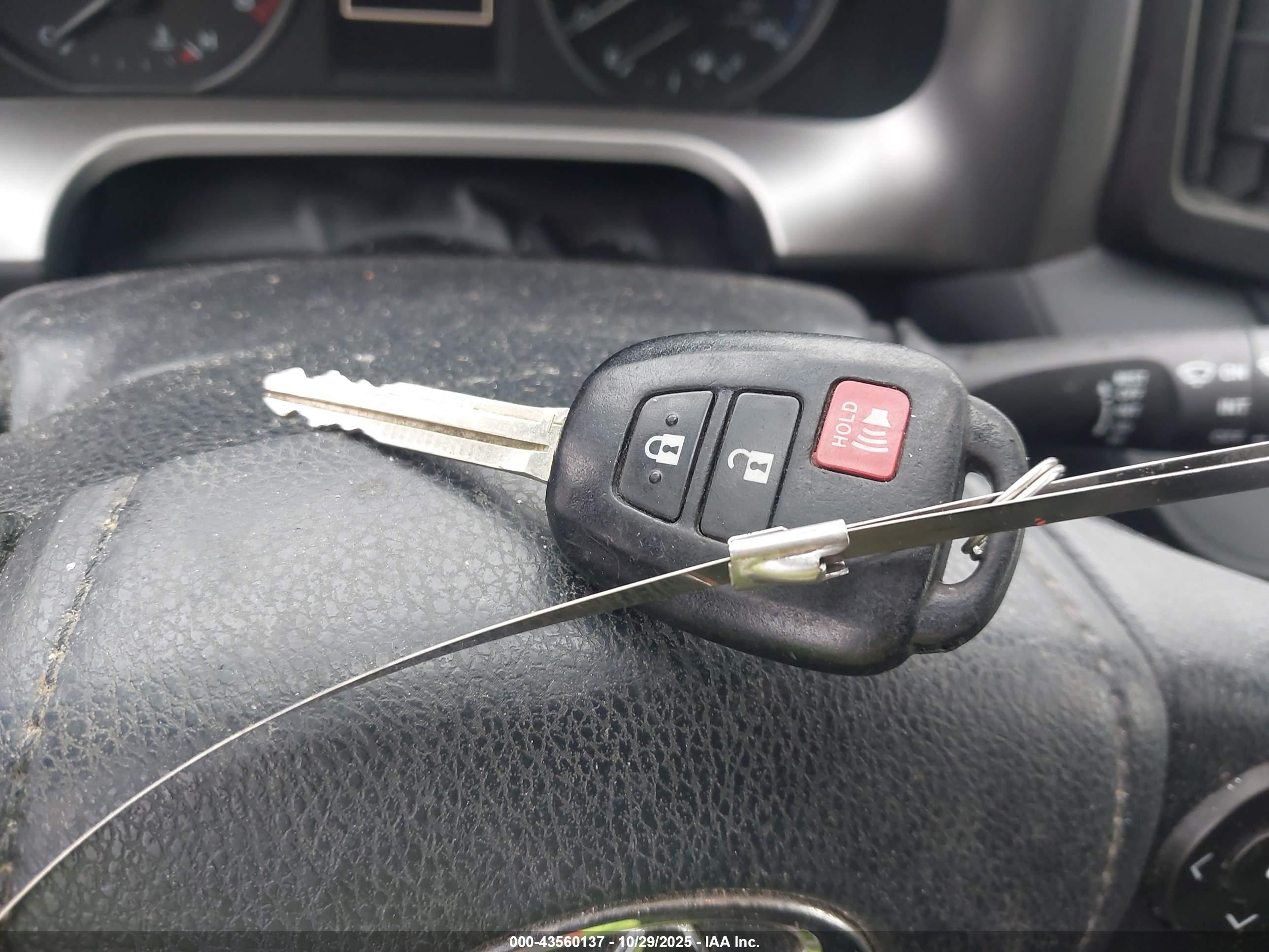 TOYOTA RAV4 image 11