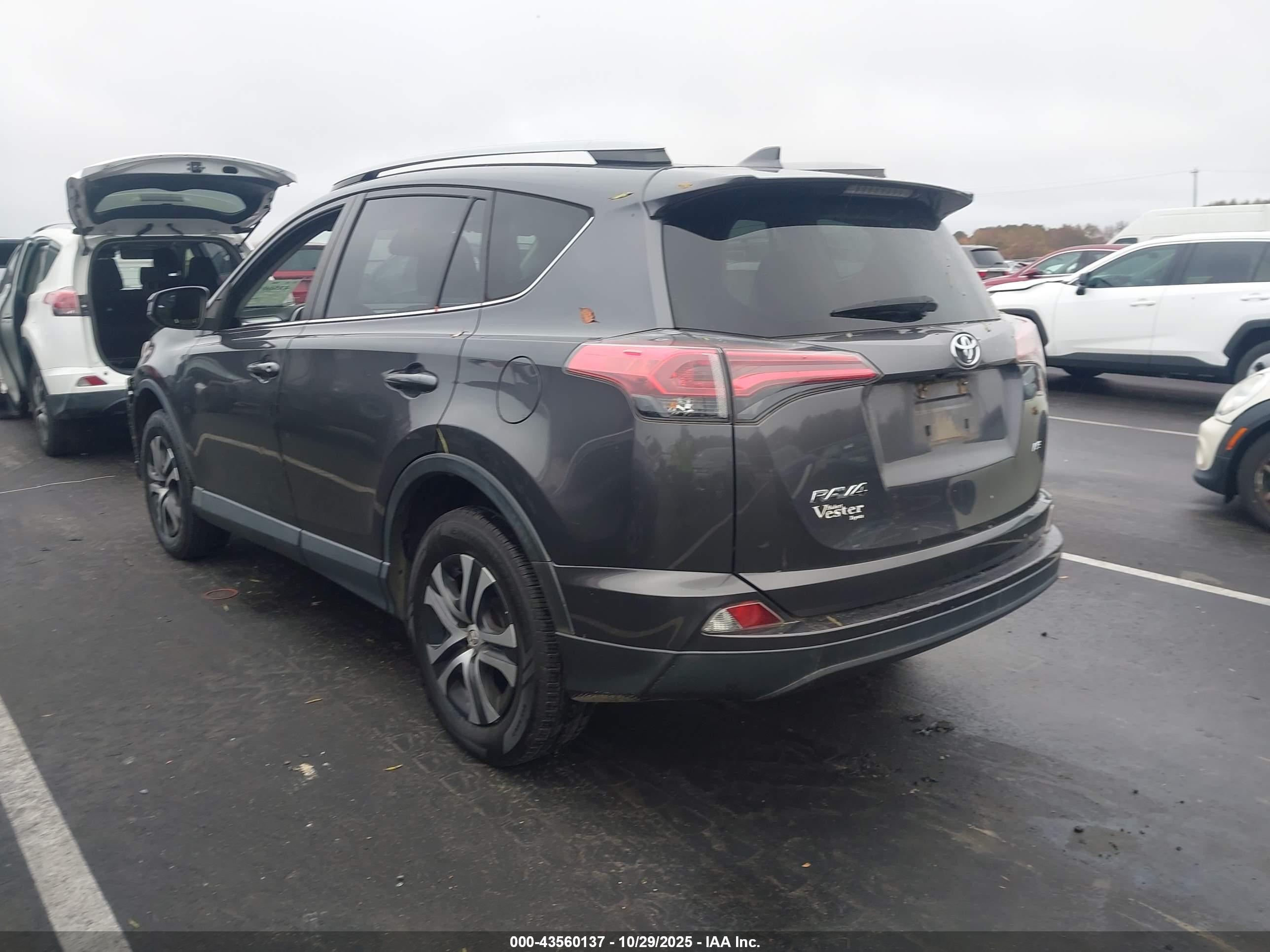 TOYOTA RAV4 image 3