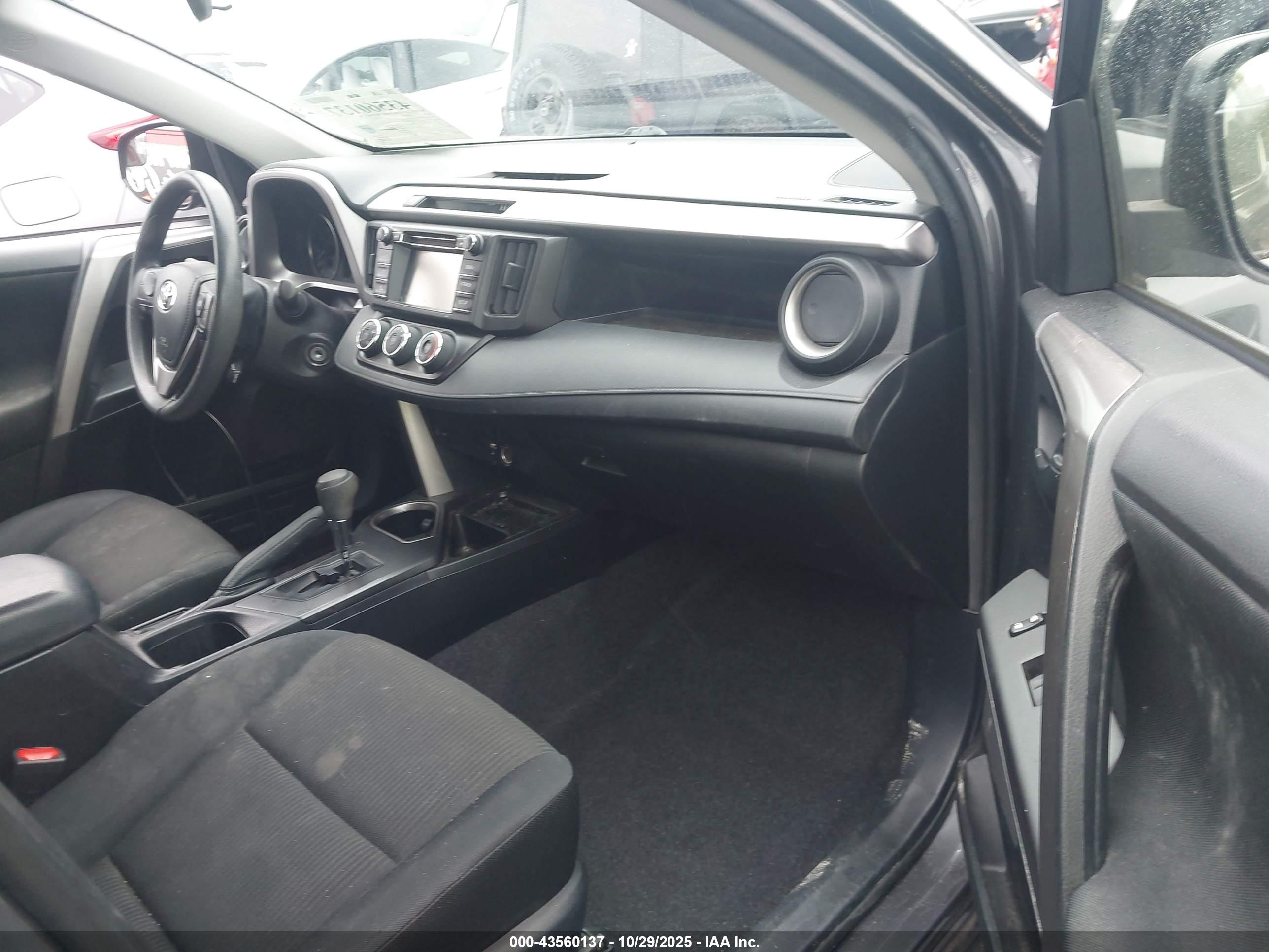 TOYOTA RAV4 image 5