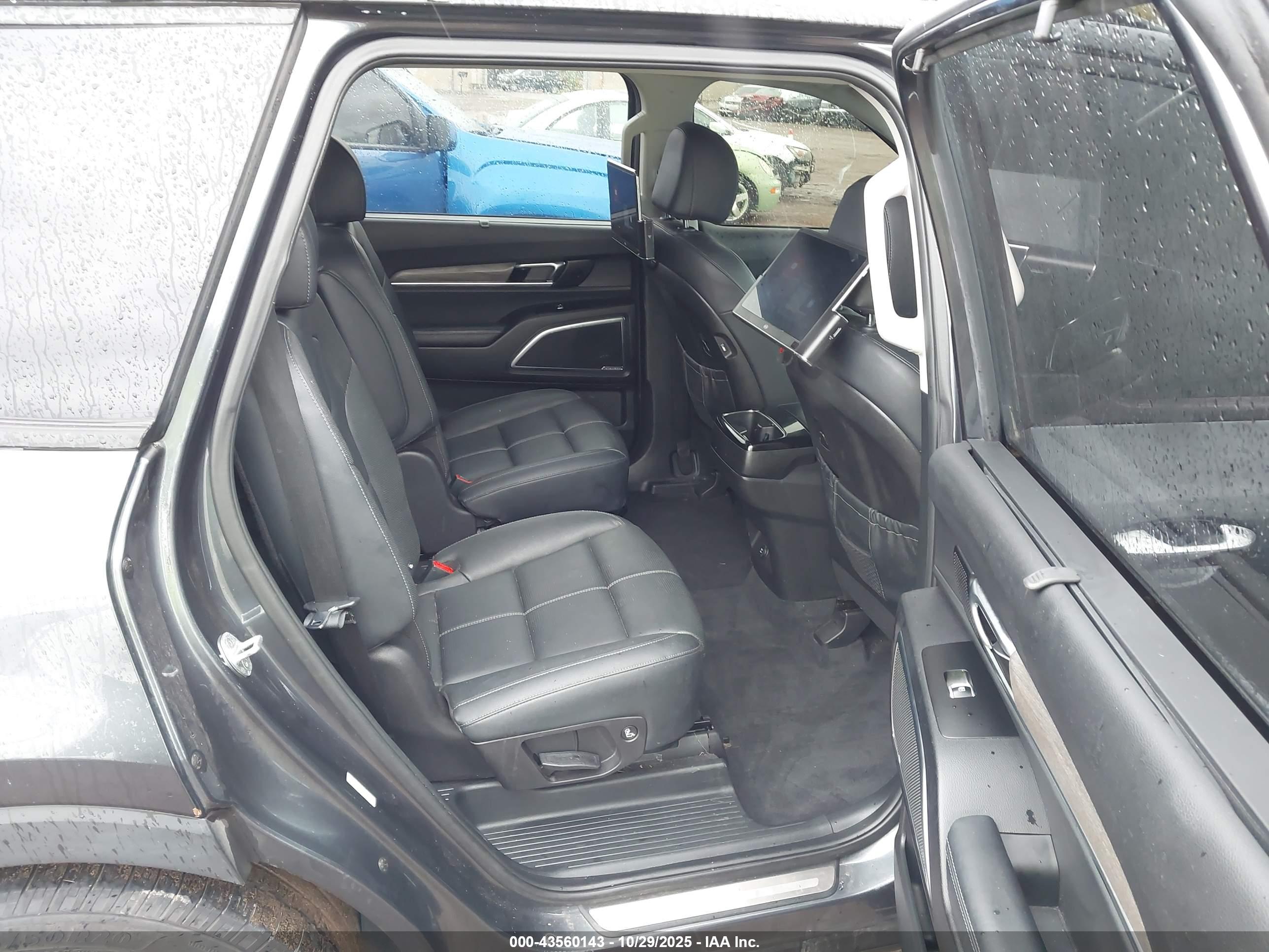 KIA TELLURIDE image 8
