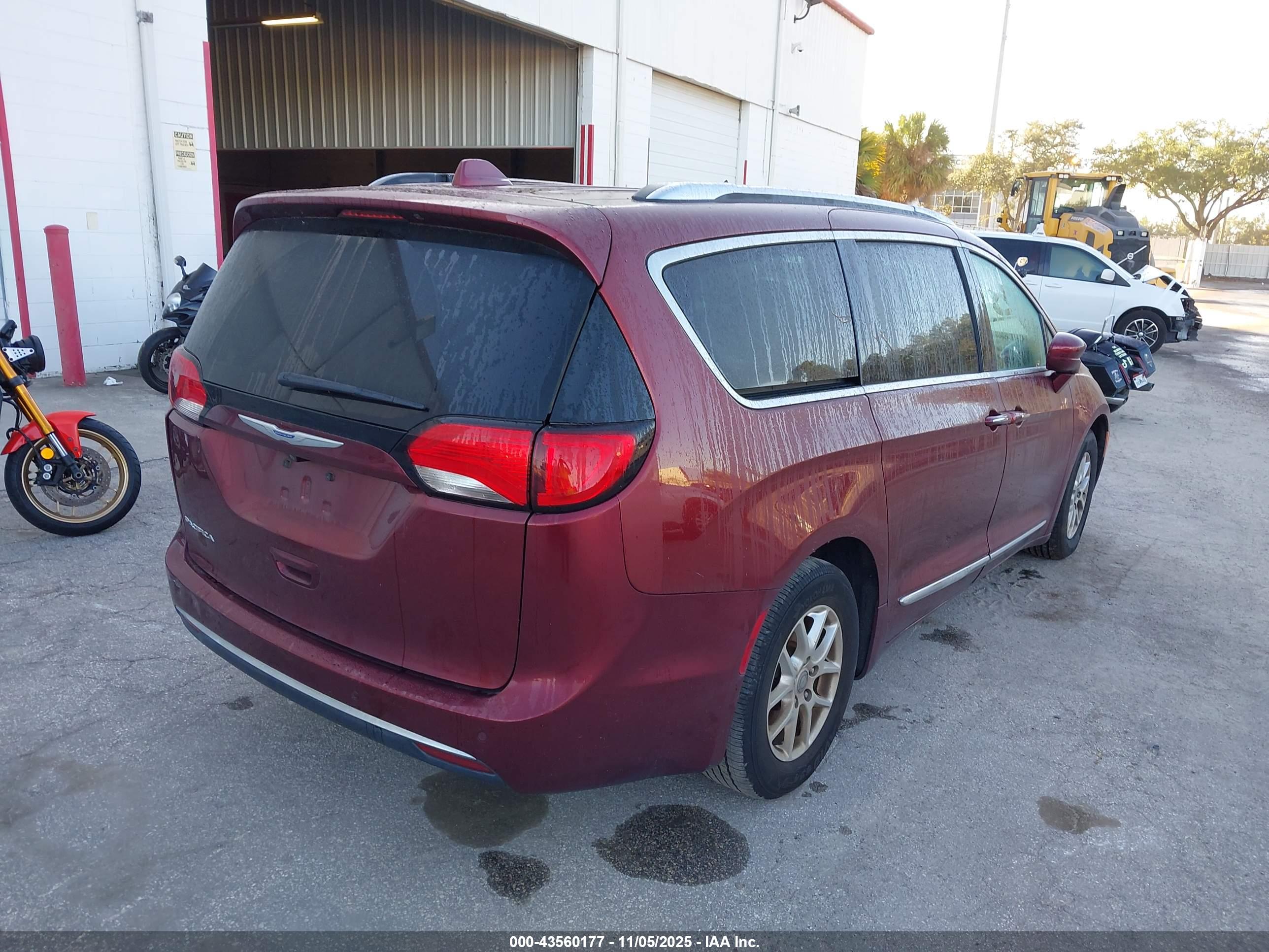 CHRYSLER PACIFICA image 4